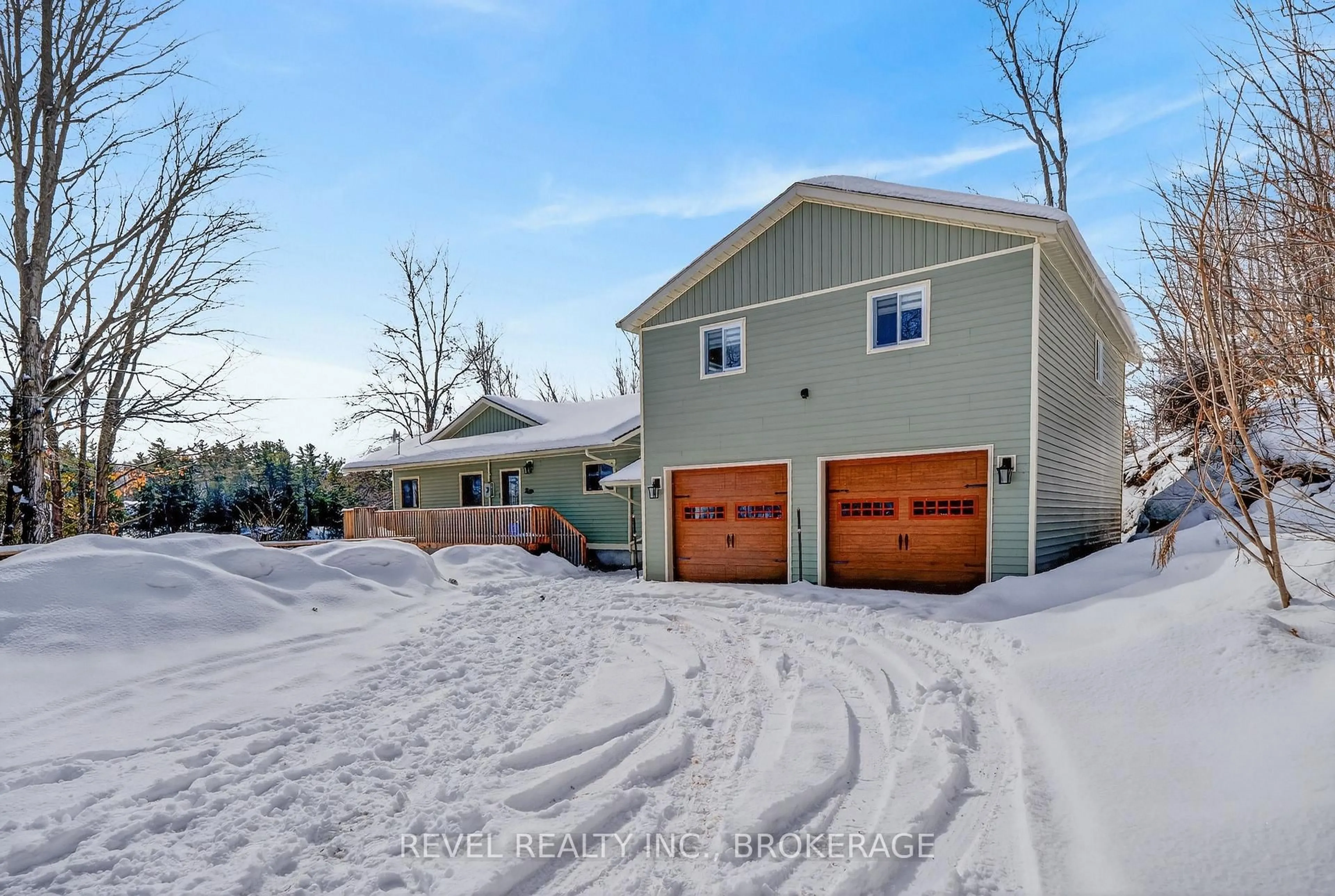 Indoor garage for 1521 Ormsbee Rd, Battersea Ontario K0H 1H0