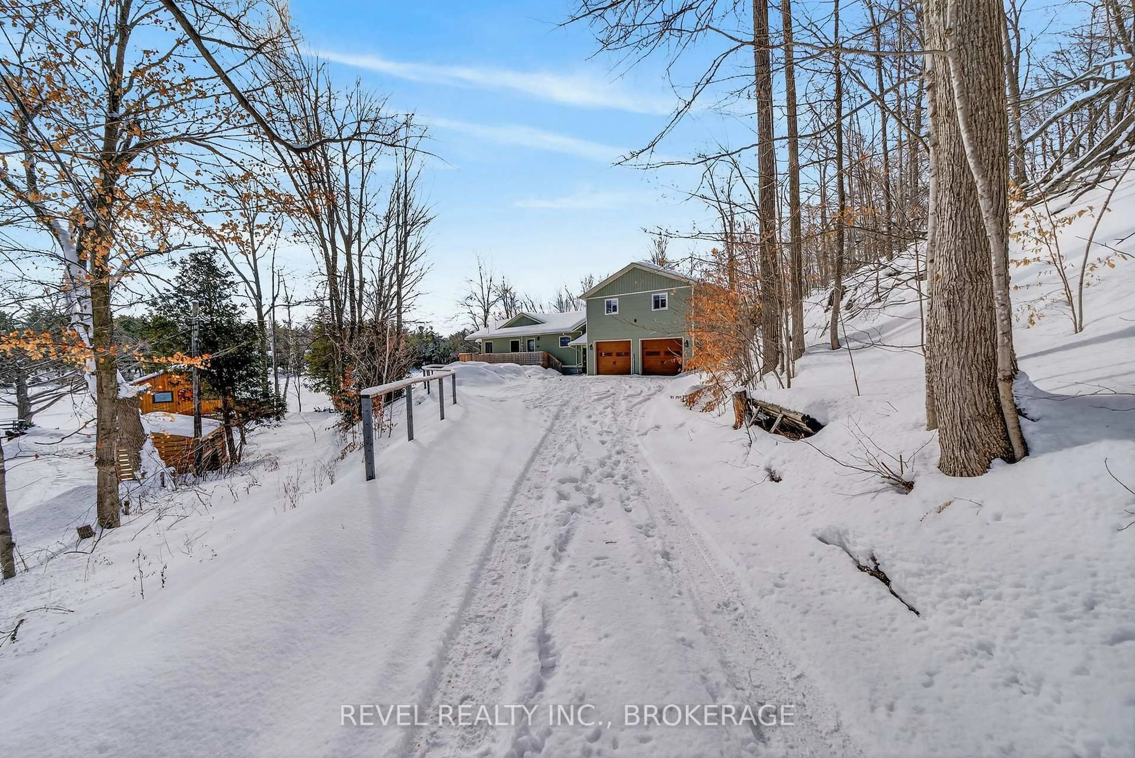 A pic from outside/outdoor area/front of a property/back of a property/a pic from drone, street for 1521 Ormsbee Rd, Battersea Ontario K0H 1H0