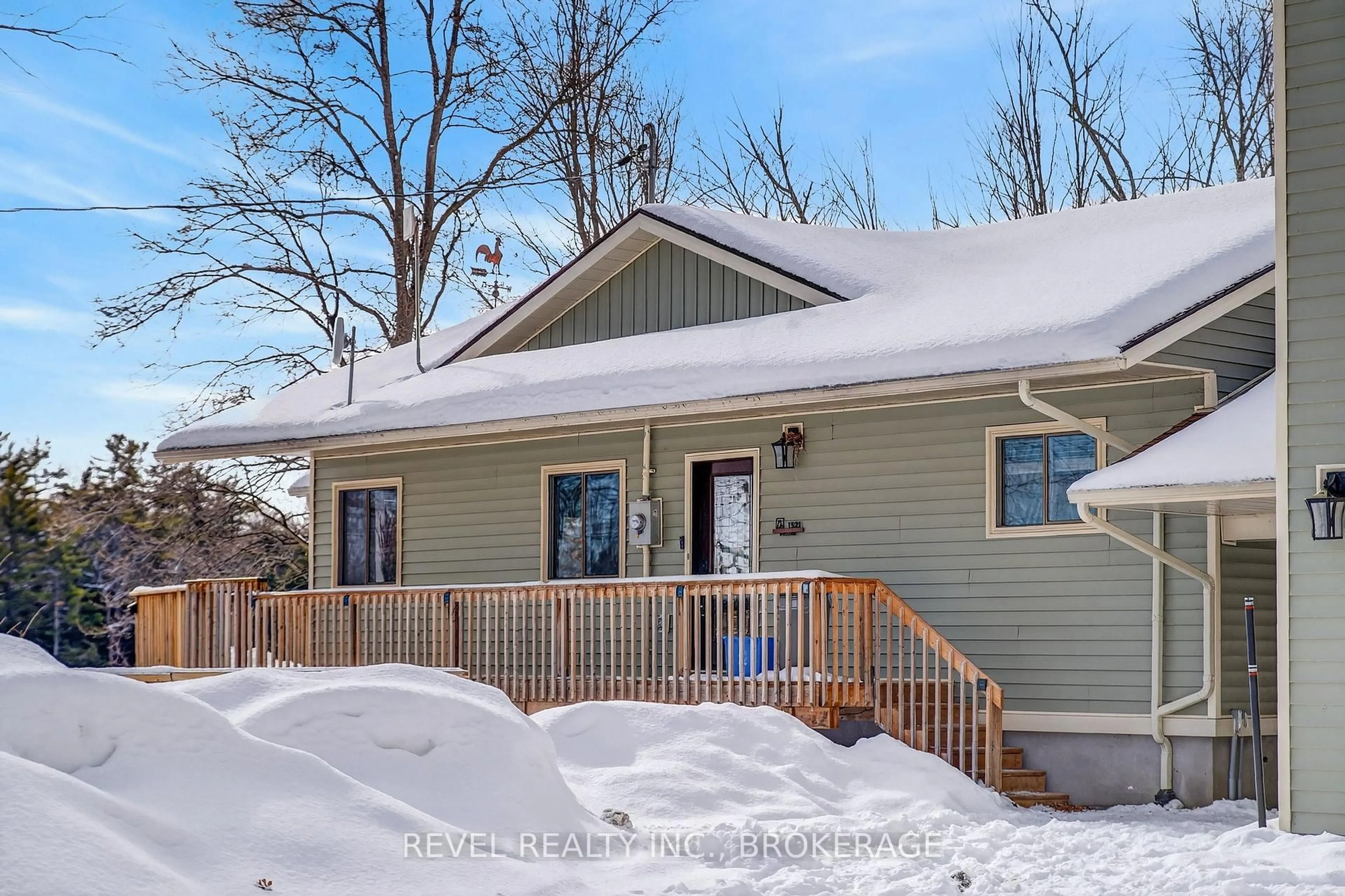 Home with vinyl exterior material, street for 1521 Ormsbee Rd, Battersea Ontario K0H 1H0