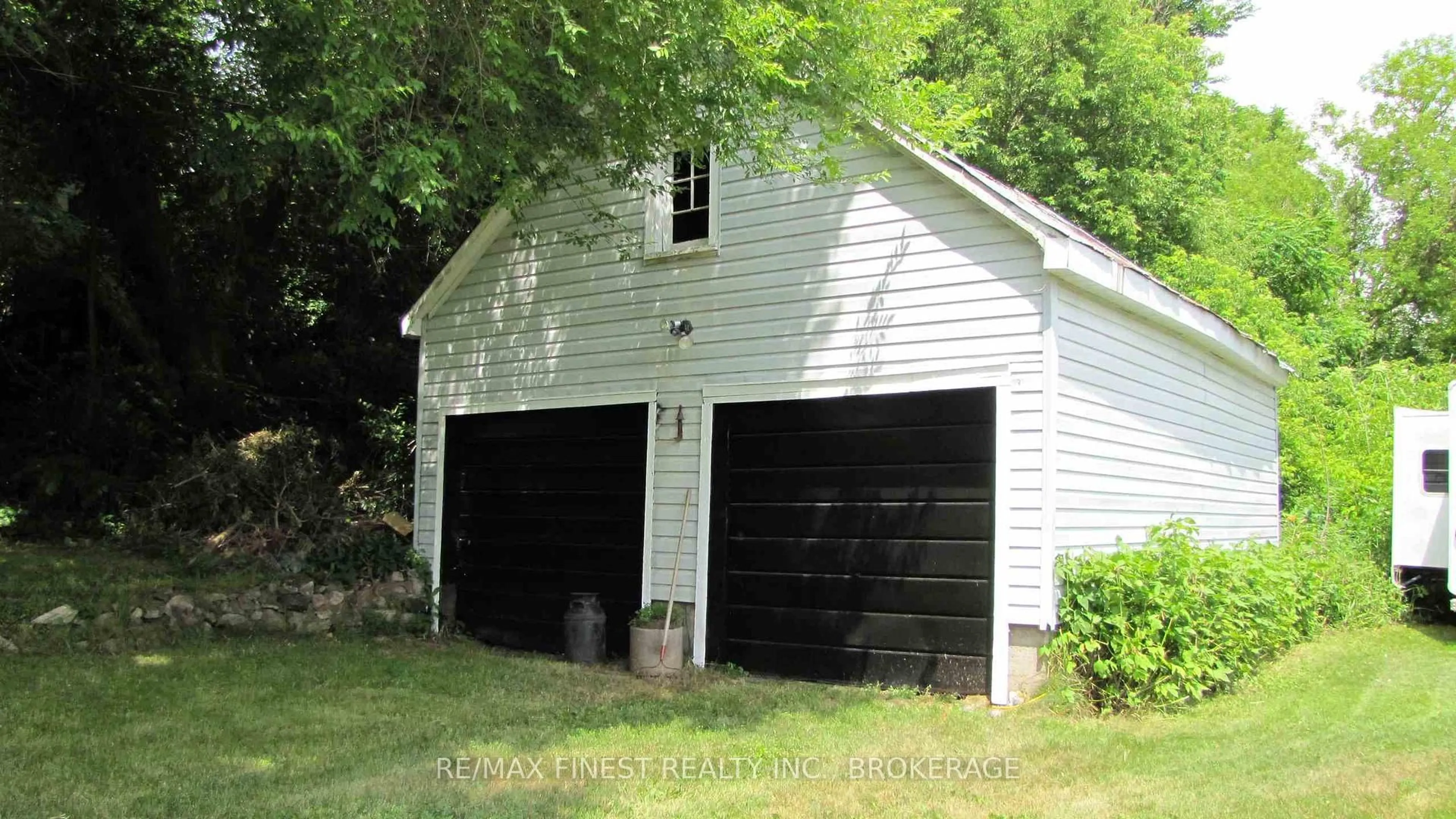 Indoor garage for 1033 Bridge St, Barry's Bay Ontario K0K 1B0