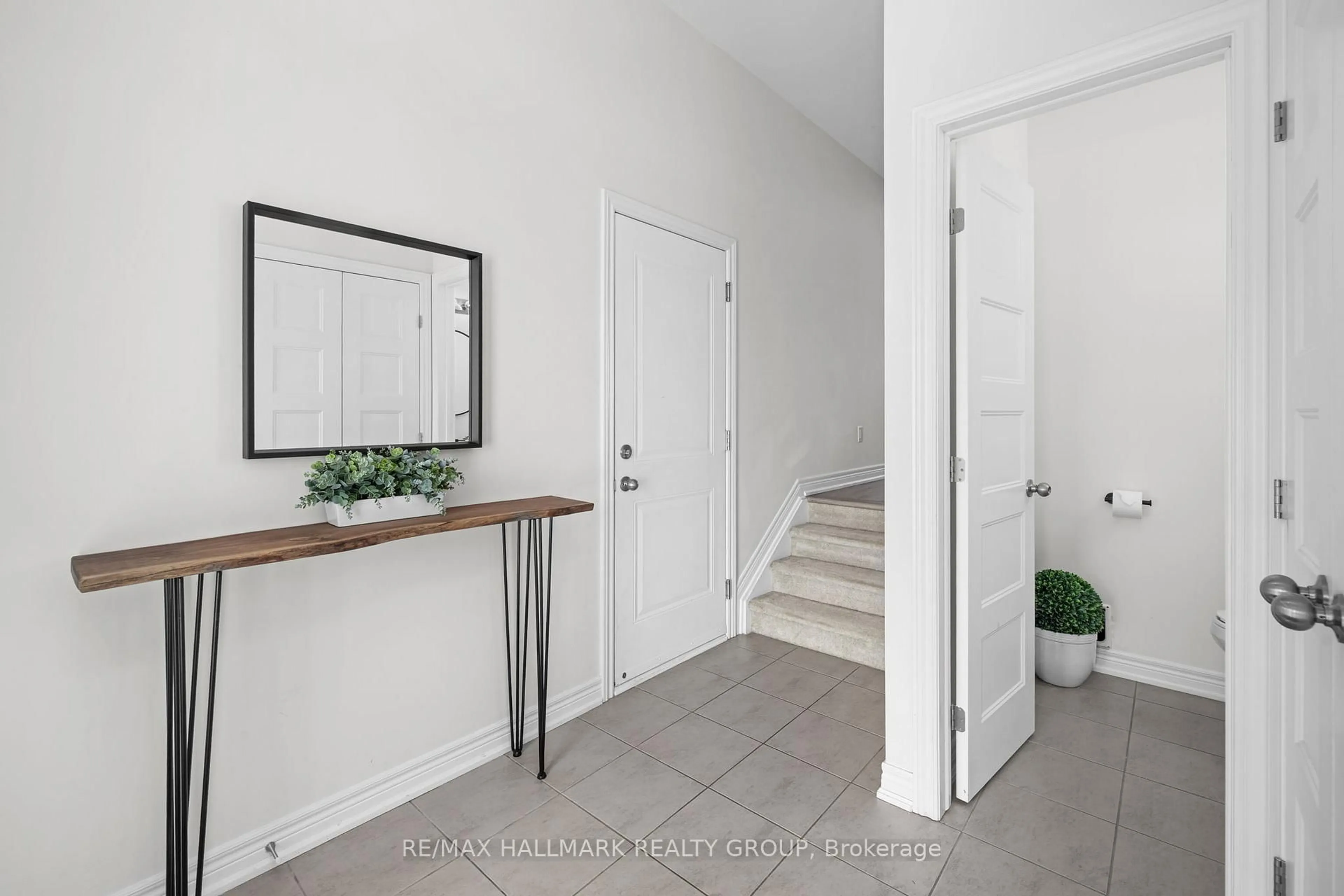 Indoor entryway for 71 McPhail Rd, Carleton Place Ontario K7C 0P6