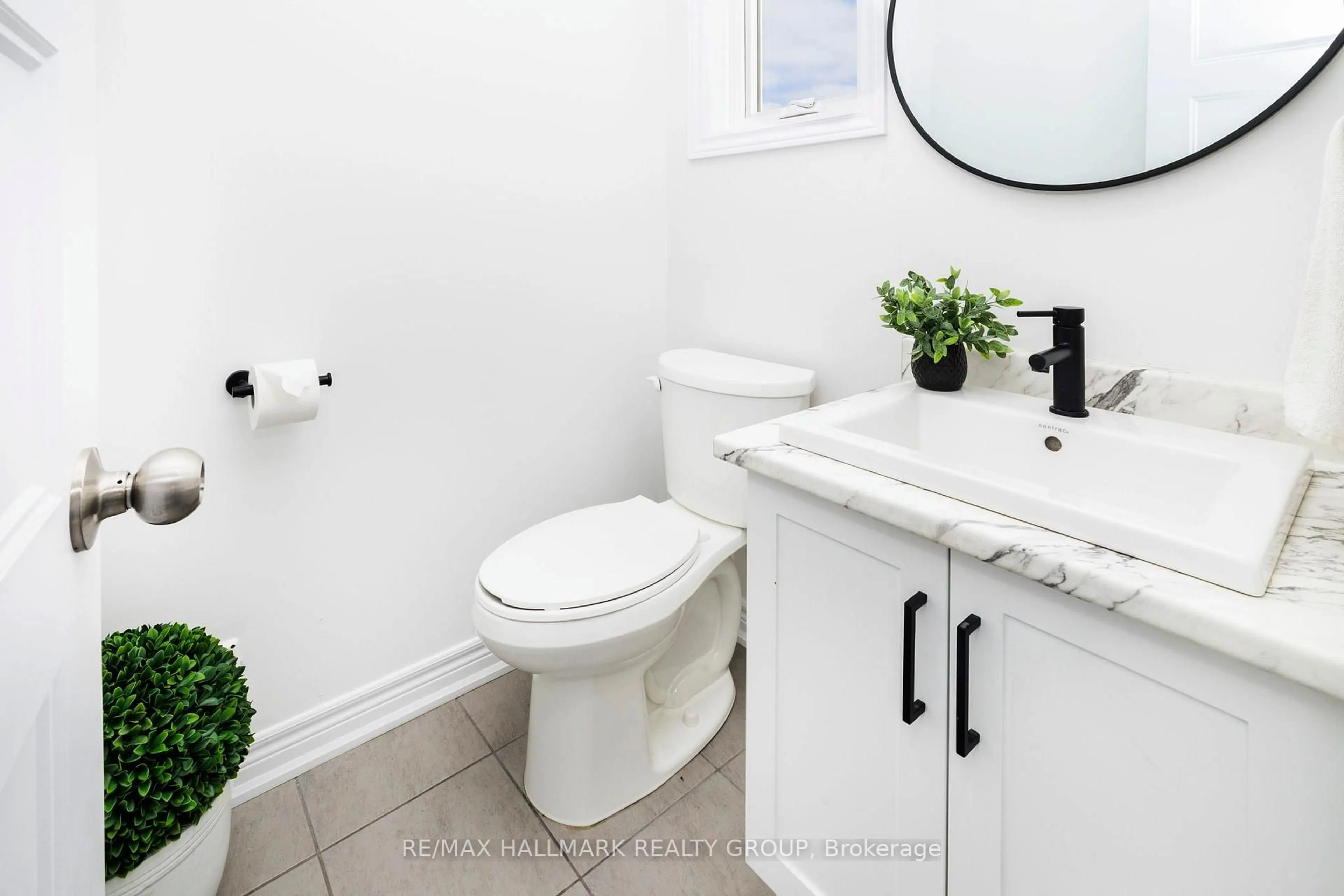 Standard bathroom, ceramic/tile floor for 71 McPhail Rd, Carleton Place Ontario K7C 0P6