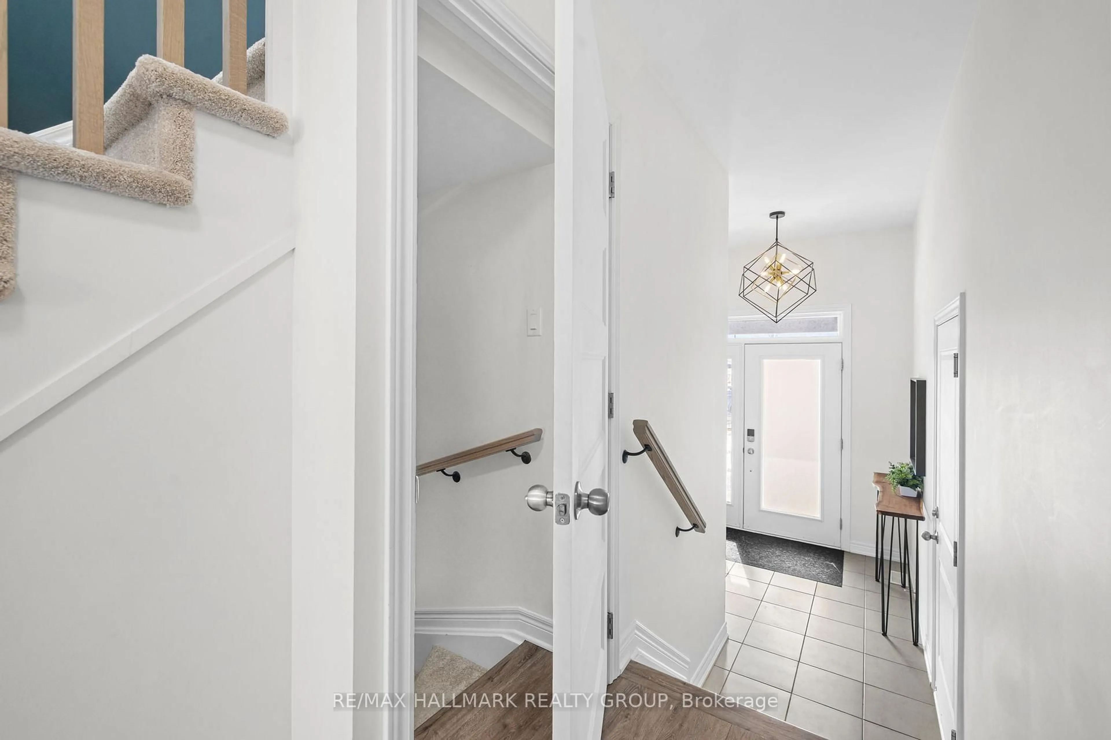 Indoor entryway for 71 McPhail Rd, Carleton Place Ontario K7C 0P6
