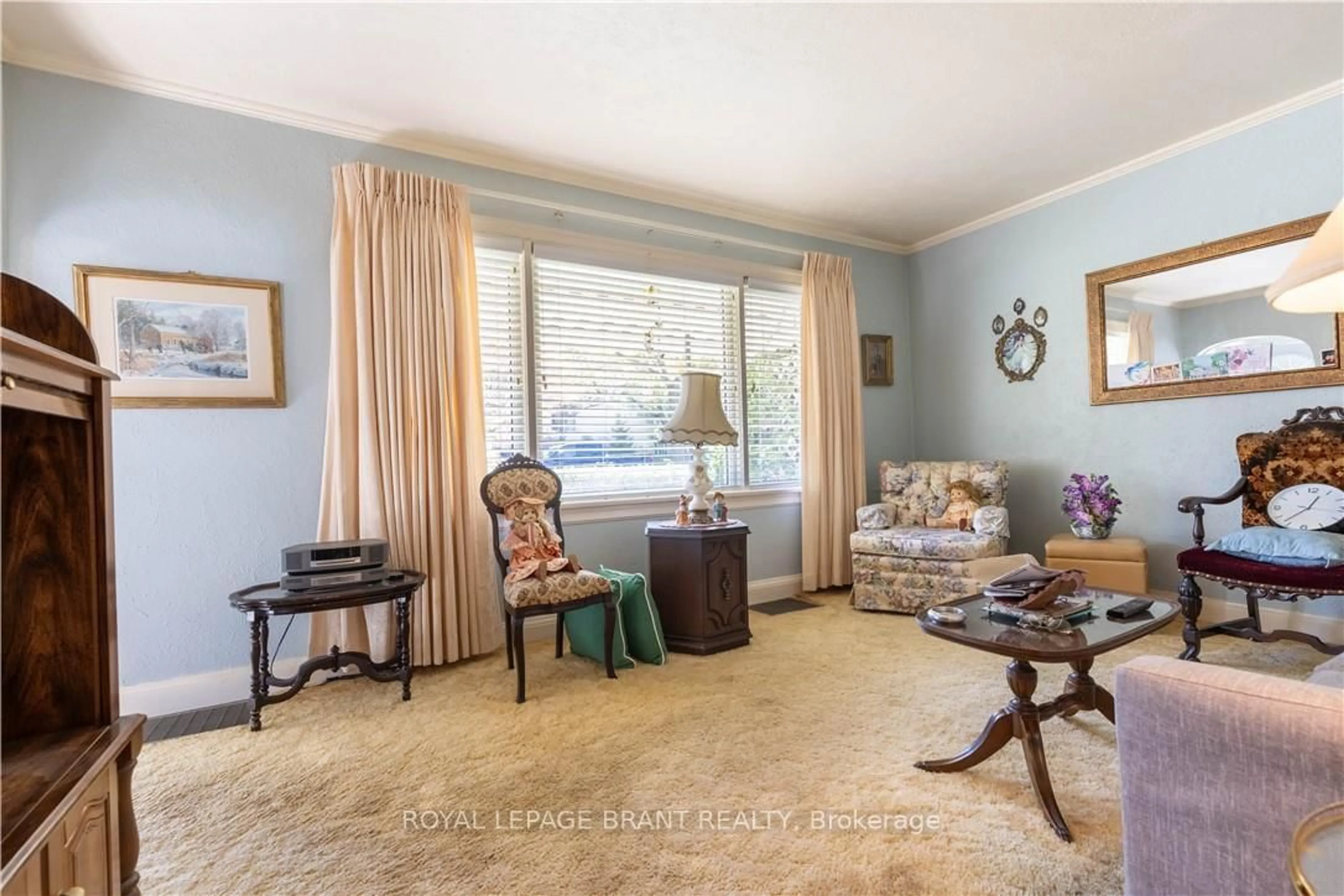 Living room with furniture, unknown for 154 Talbot St, Kitchener Ontario N2M 2B1