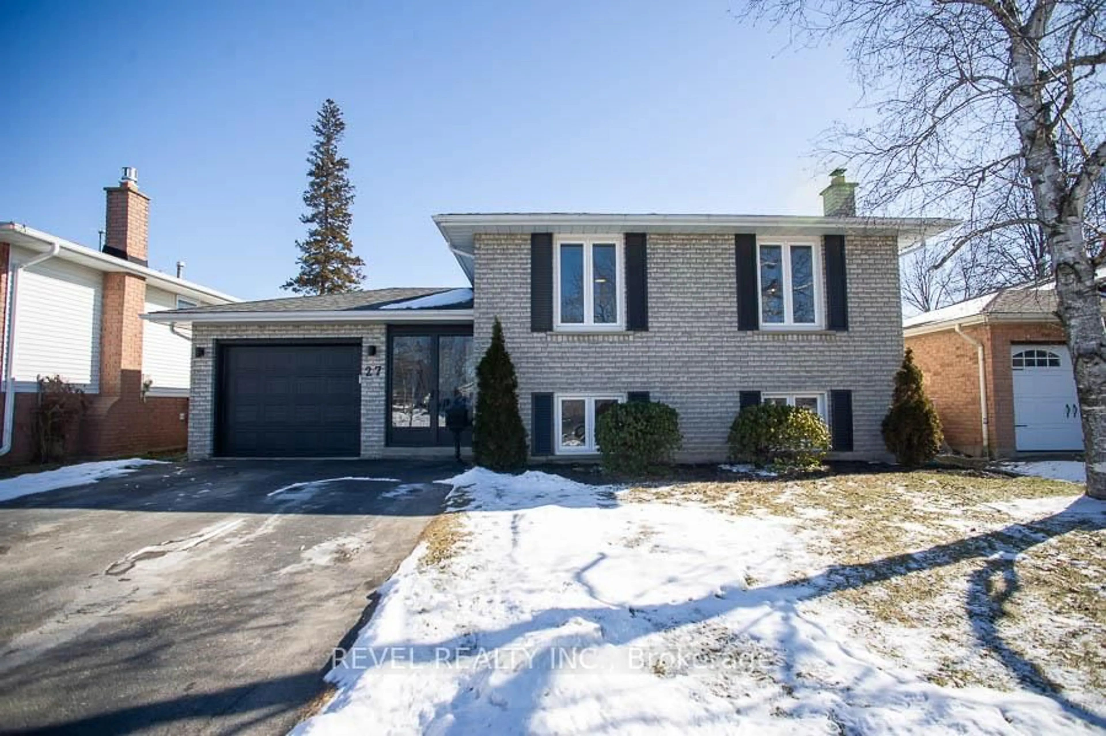 Home with brick exterior material, street for 27 Coulbeck Rd, Brantford Ontario N3P 1B5