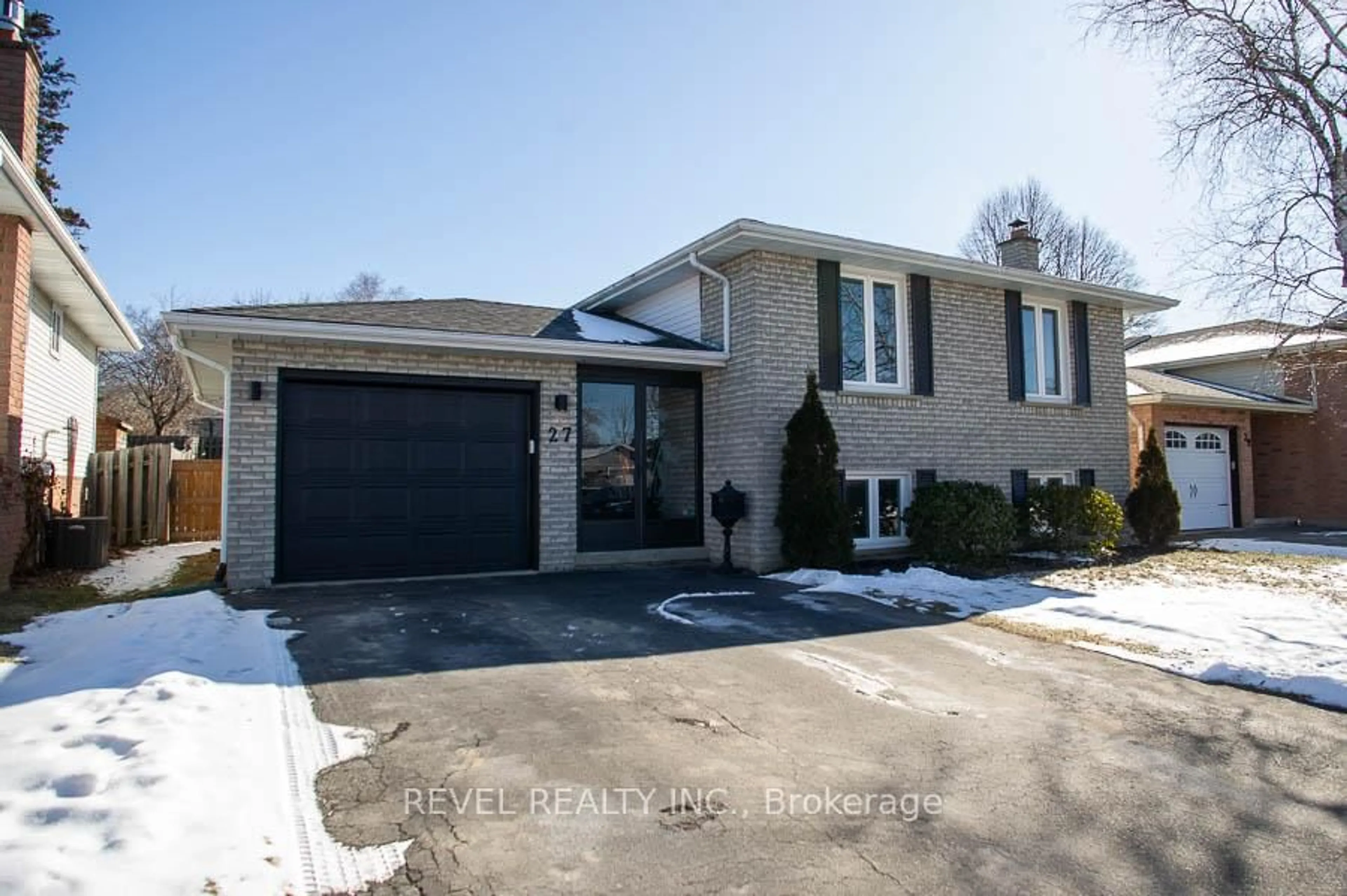 Home with brick exterior material, street for 27 Coulbeck Rd, Brantford Ontario N3P 1B5
