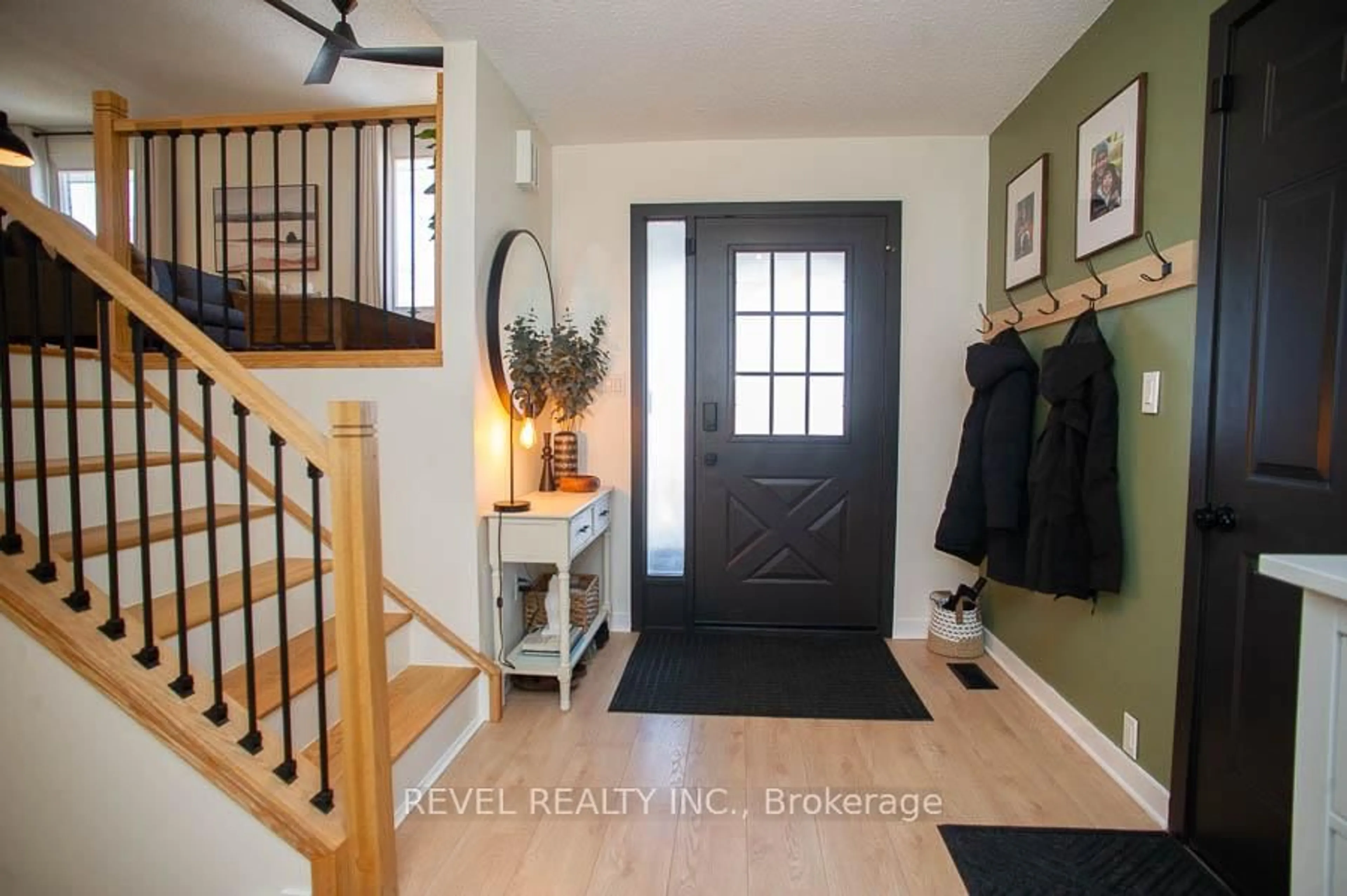Indoor entryway for 27 Coulbeck Rd, Brantford Ontario N3P 1B5