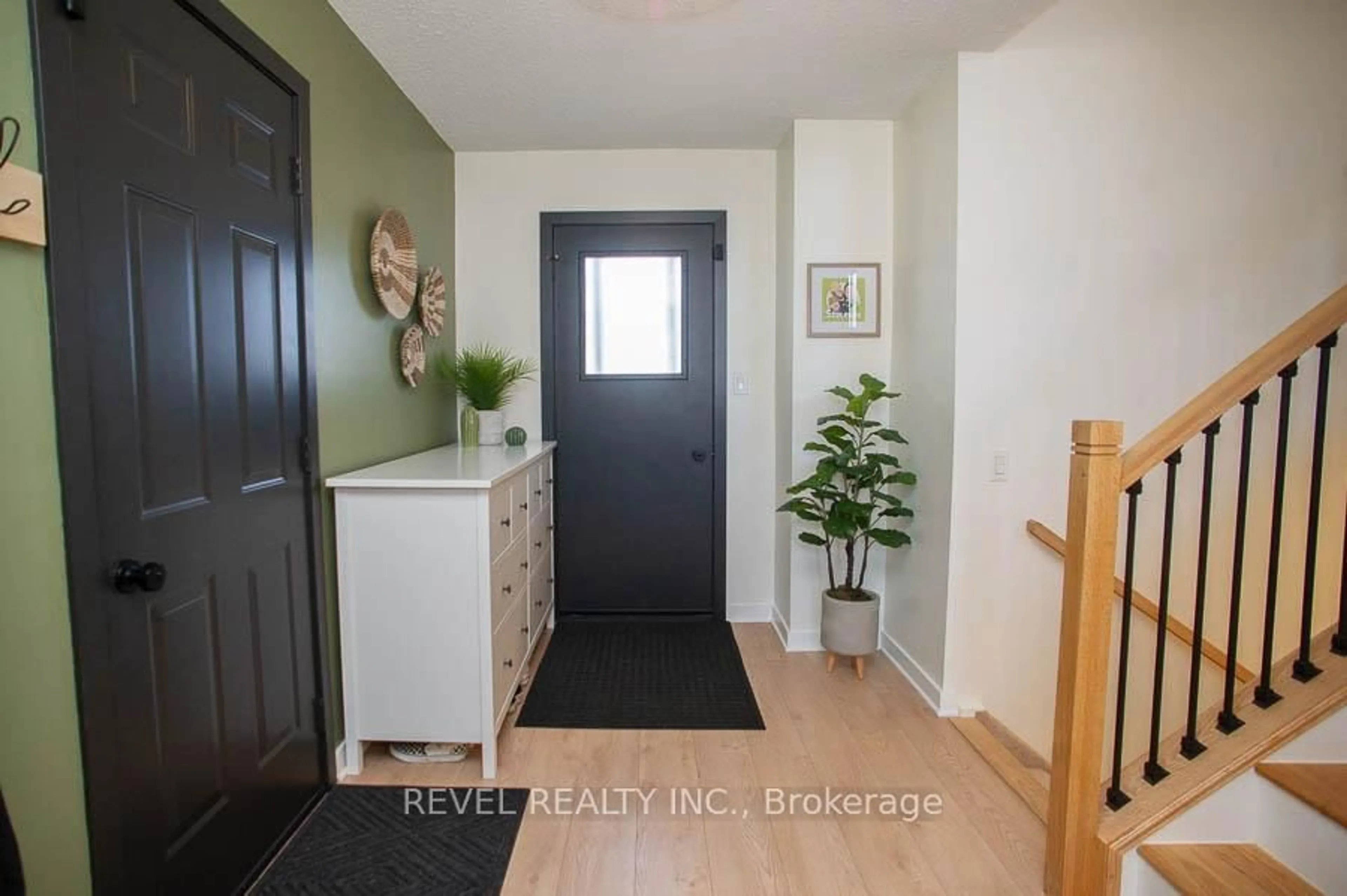 Indoor entryway for 27 Coulbeck Rd, Brantford Ontario N3P 1B5