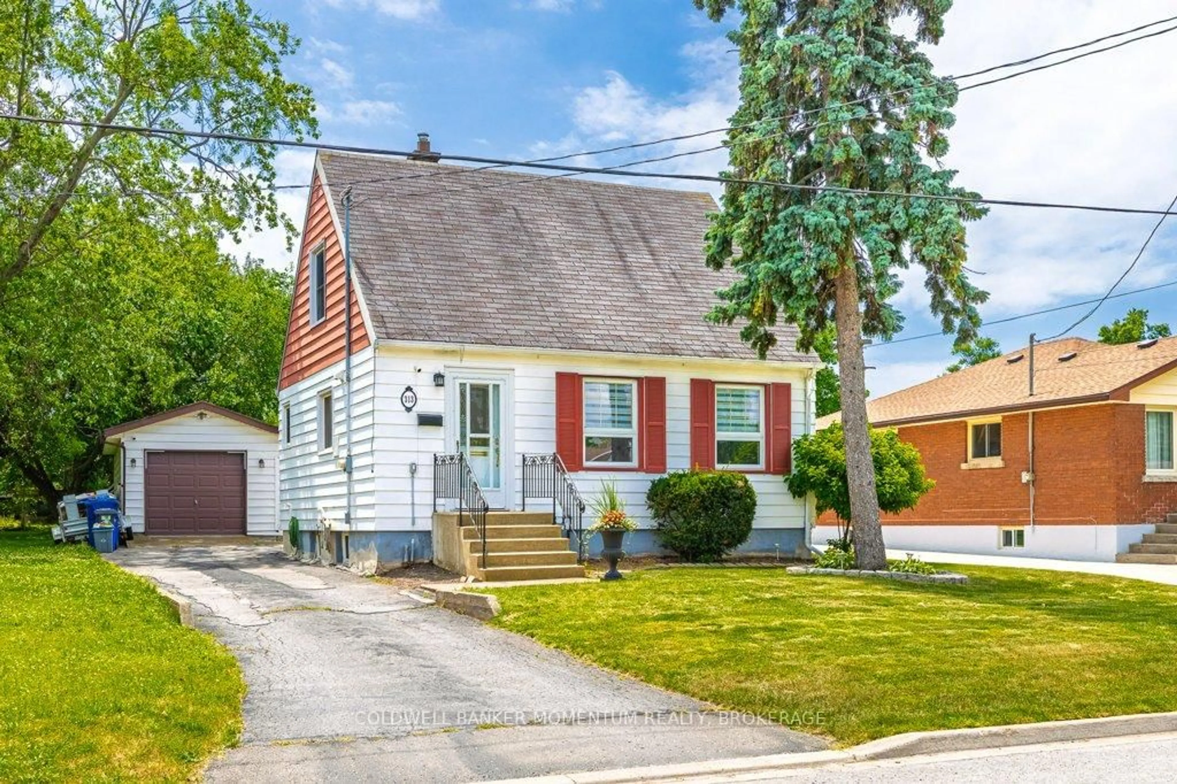 Home with vinyl exterior material, street for 313 Highland Ave, Fort Erie Ontario L2A 2Y1