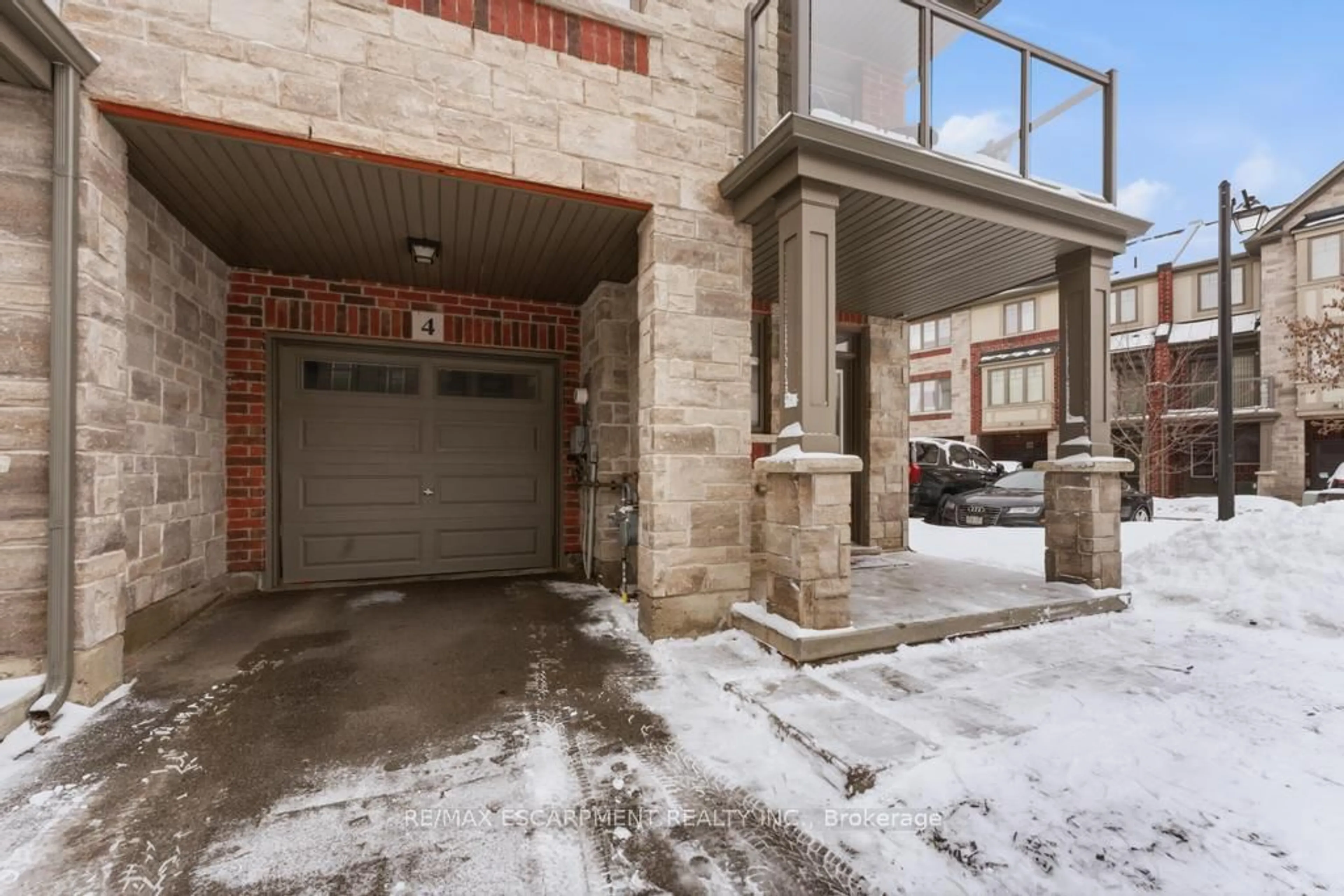 Indoor foyer for 4 ANDRUSS Lane, Hamilton Ontario L9G 0G7