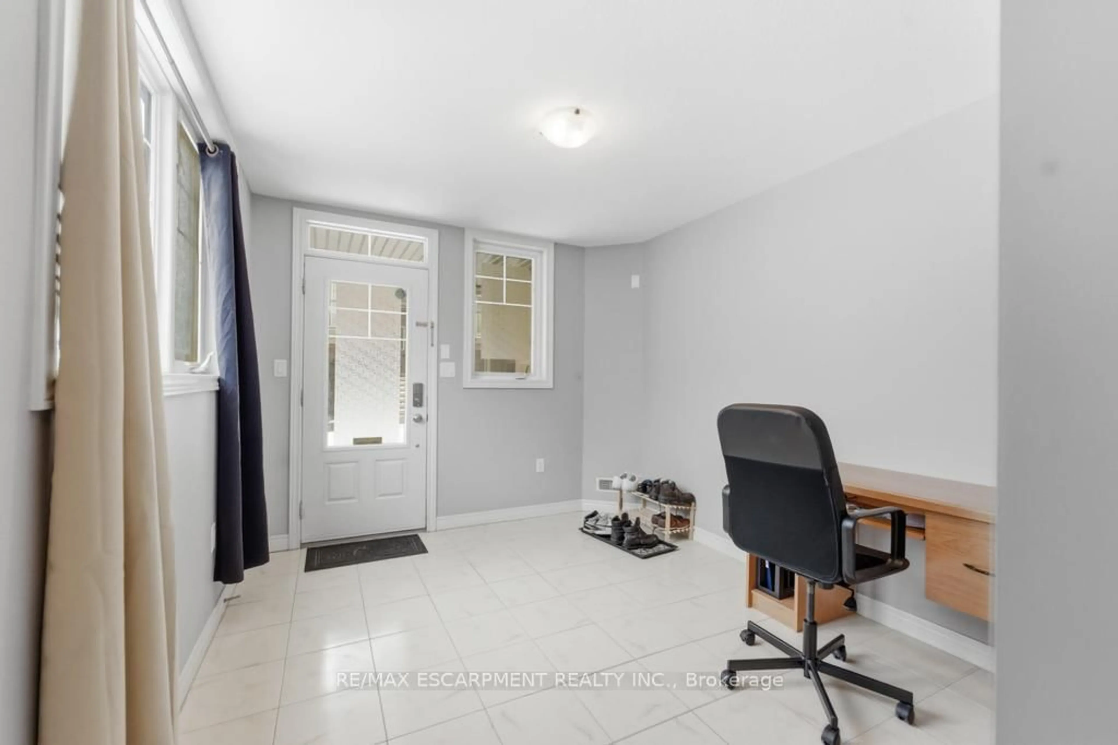 A pic of a room for 4 ANDRUSS Lane, Hamilton Ontario L9G 0G7