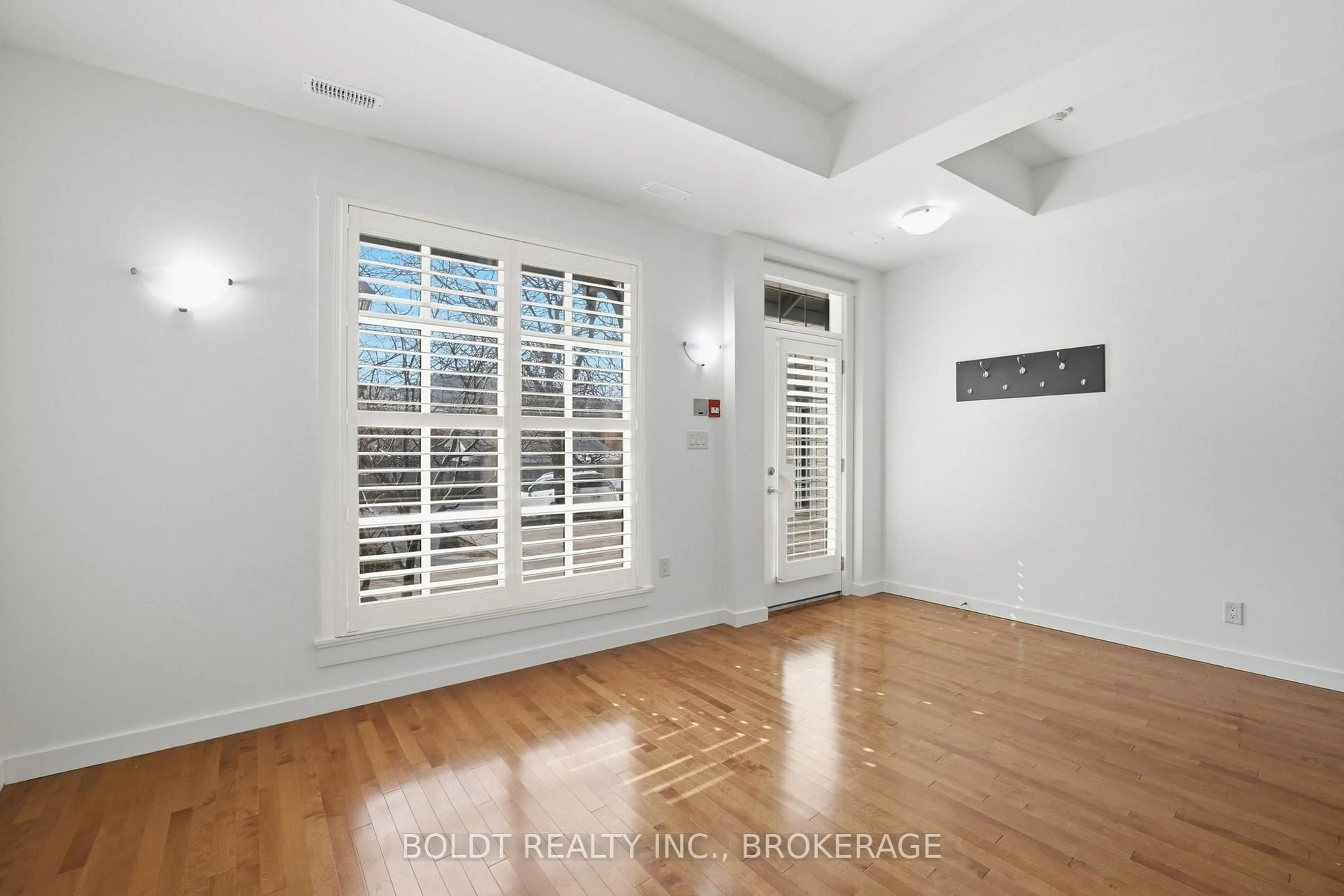 A pic of a room for 49 ONTARIO St #8, Grimsby Ontario L3M 3H2