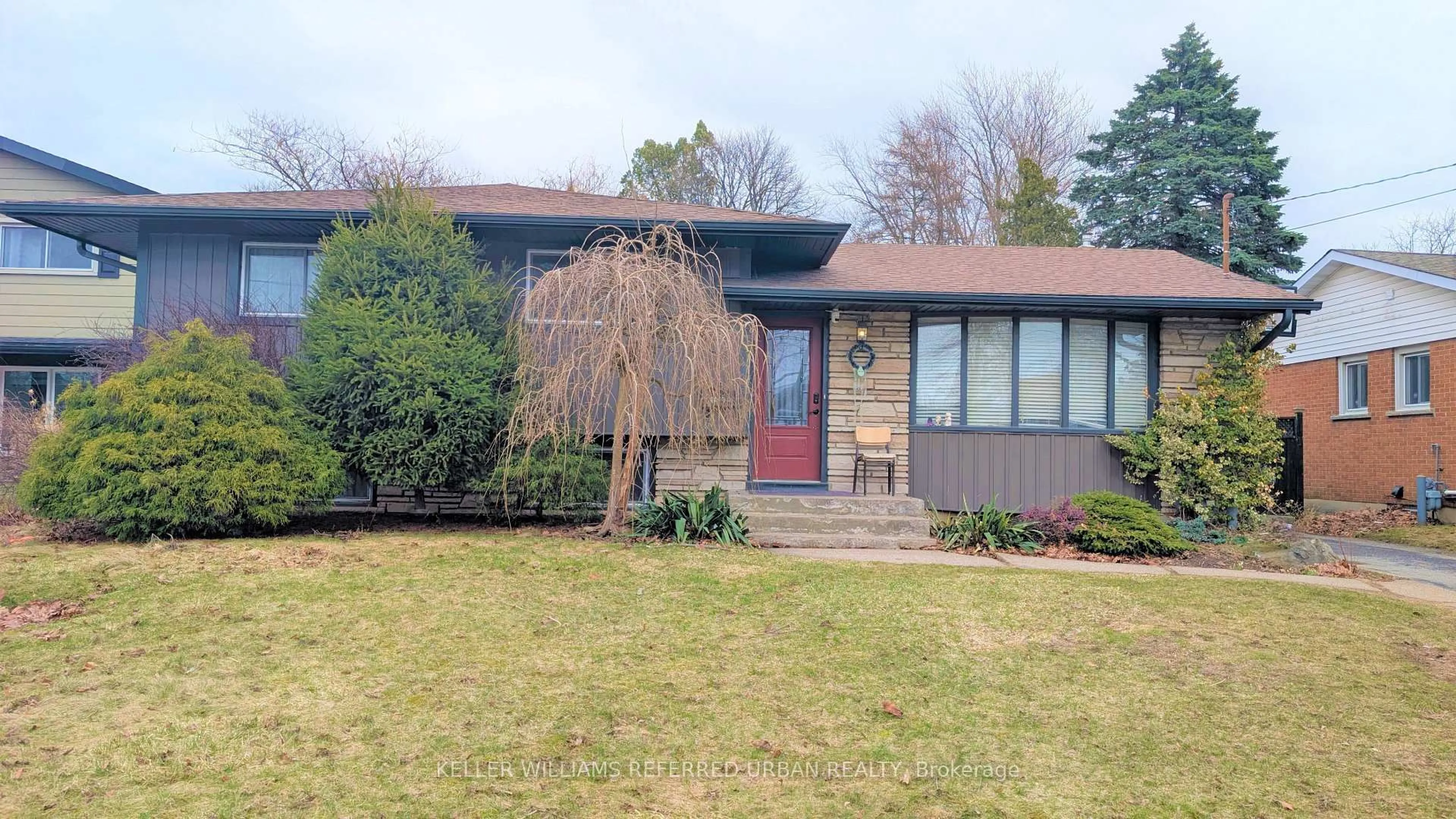 Home with brick exterior material, street for 4470 Pinedale Dr, Niagara Falls Ontario L2E 6M5