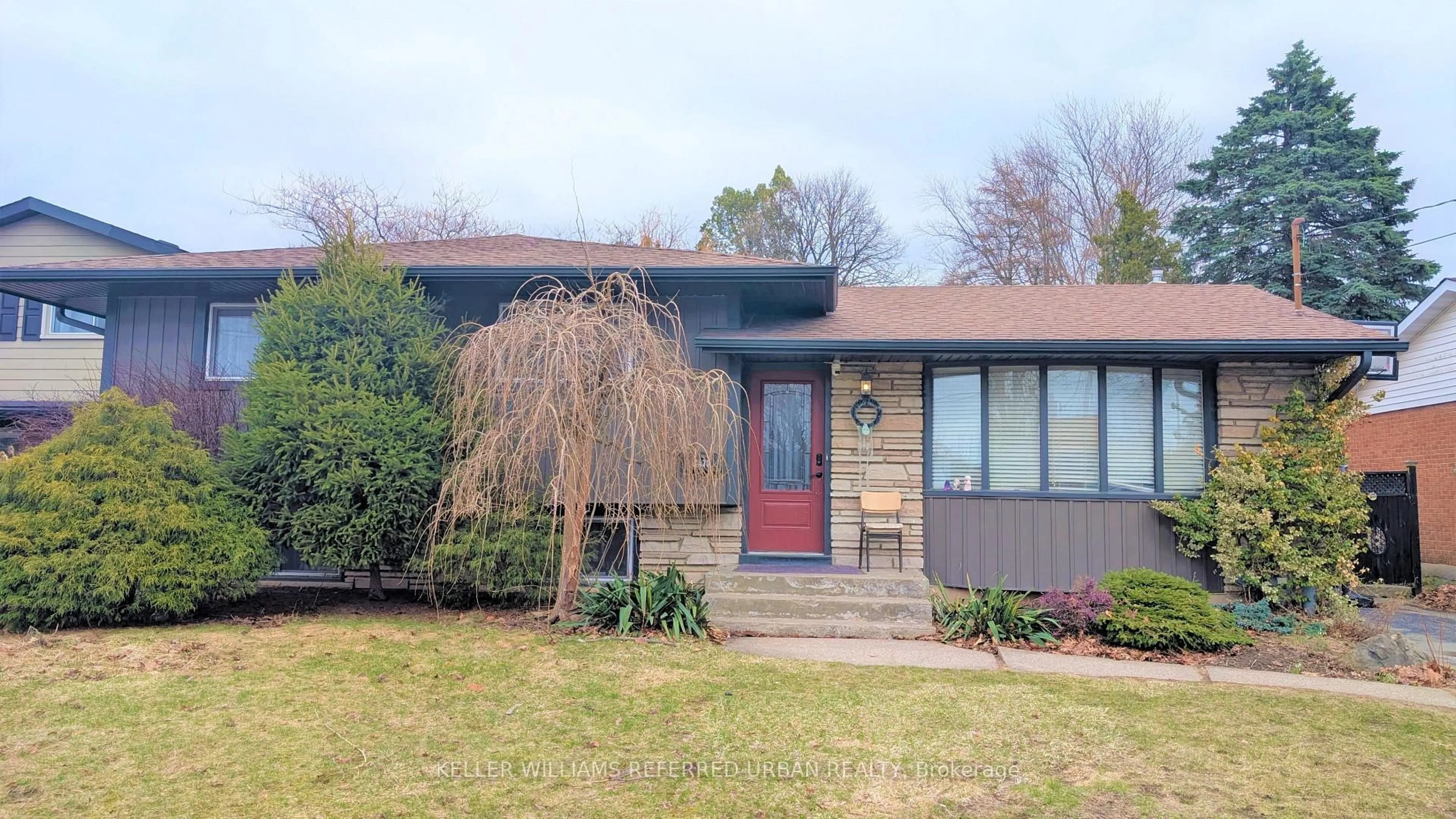 Home with brick exterior material, street for 4470 Pinedale Dr, Niagara Falls Ontario L2E 6M5