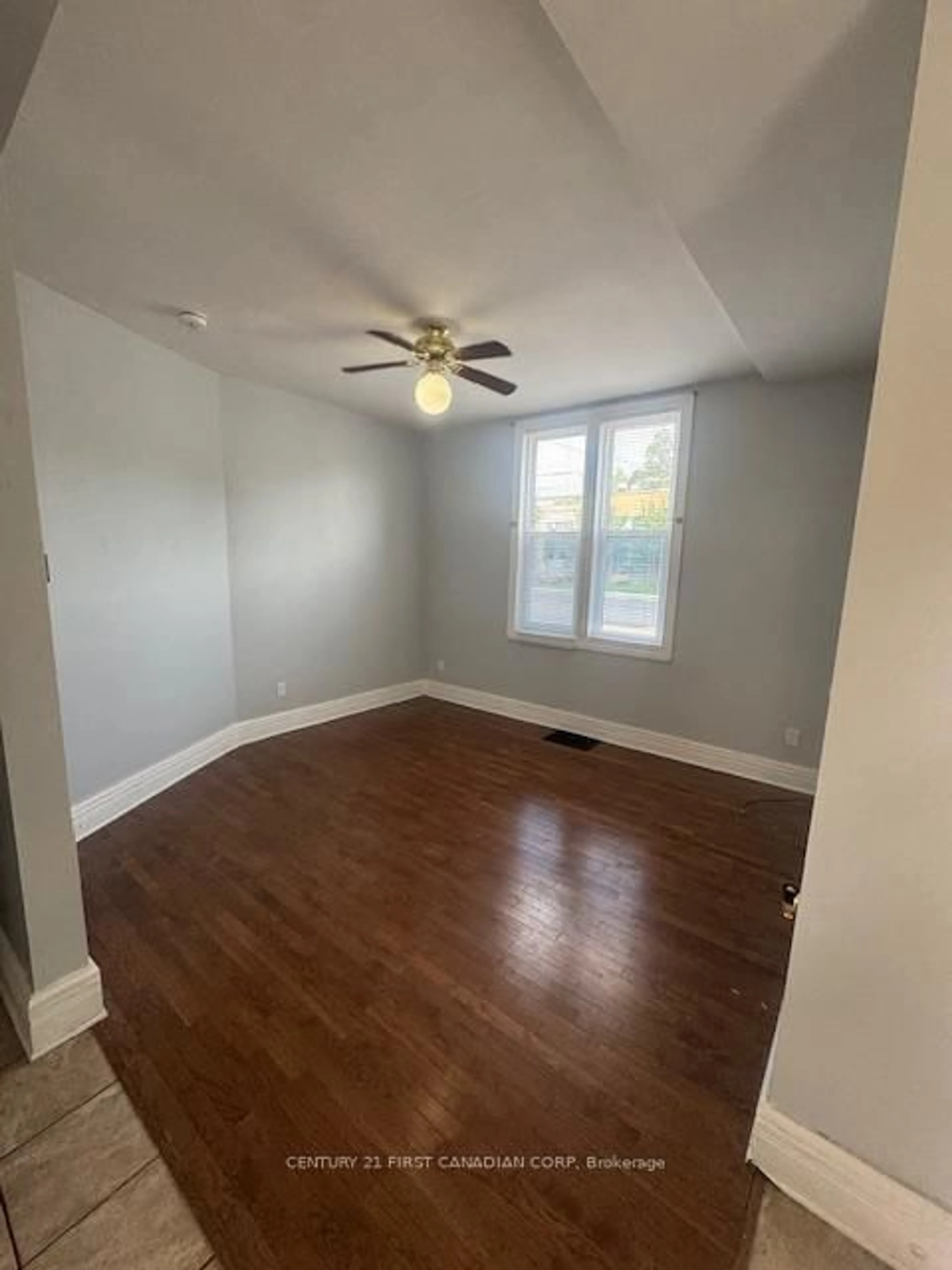 A pic of a room for 28 Oxford St, London North Ontario N6H 1R3