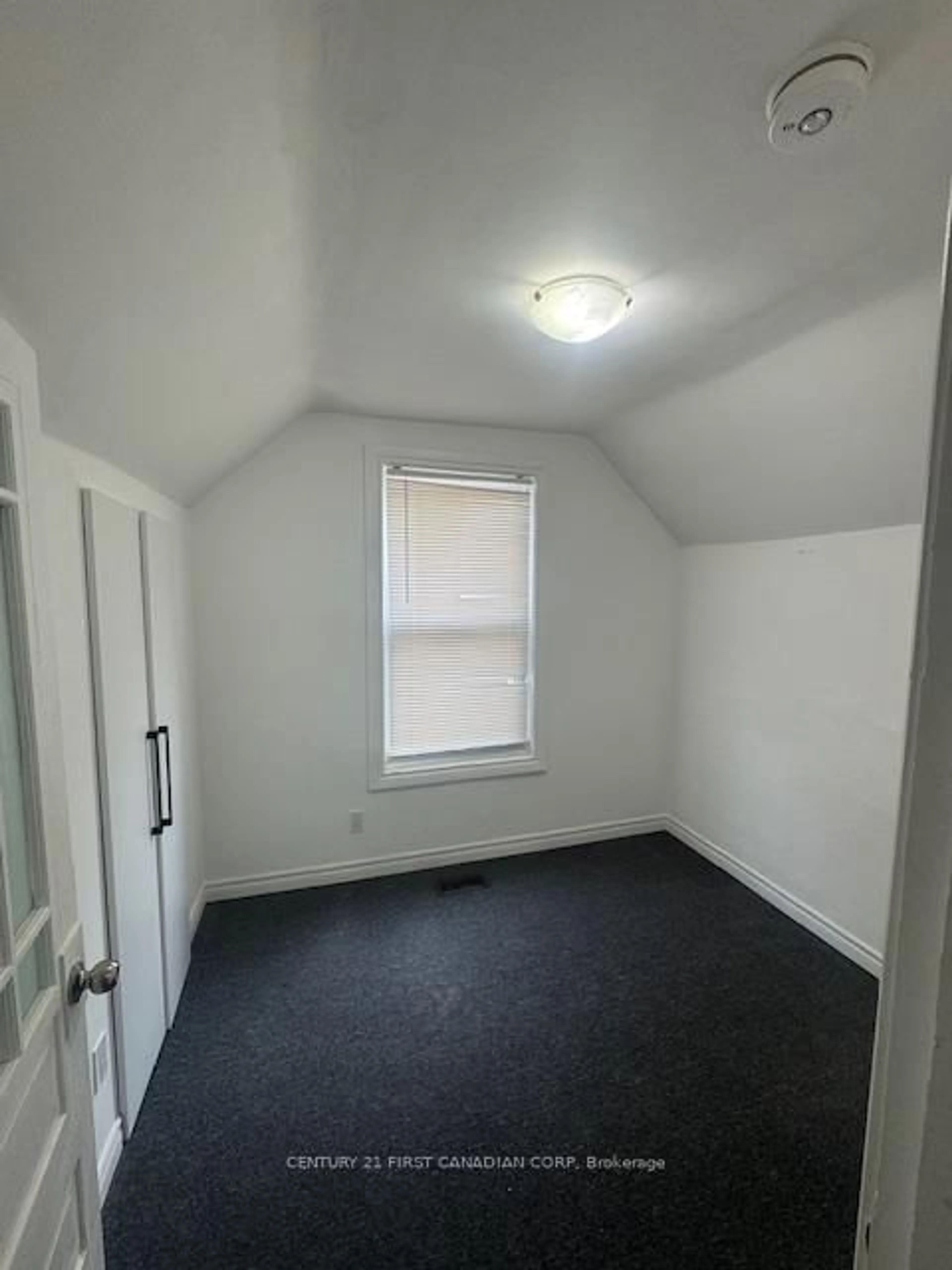 A pic of a room for 28 Oxford St, London North Ontario N6H 1R3