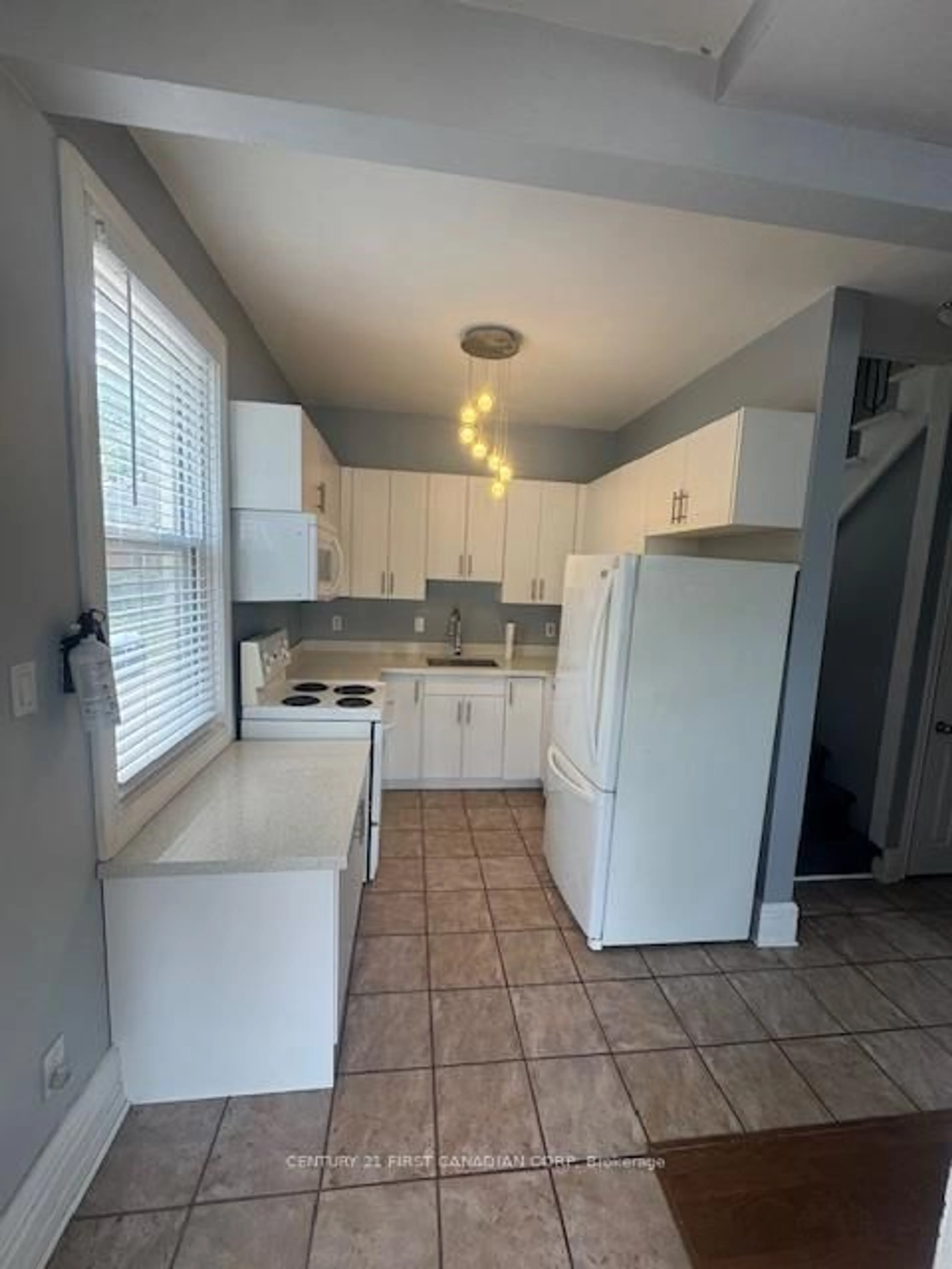 Standard kitchen, unknown for 28 Oxford St, London North Ontario N6H 1R3