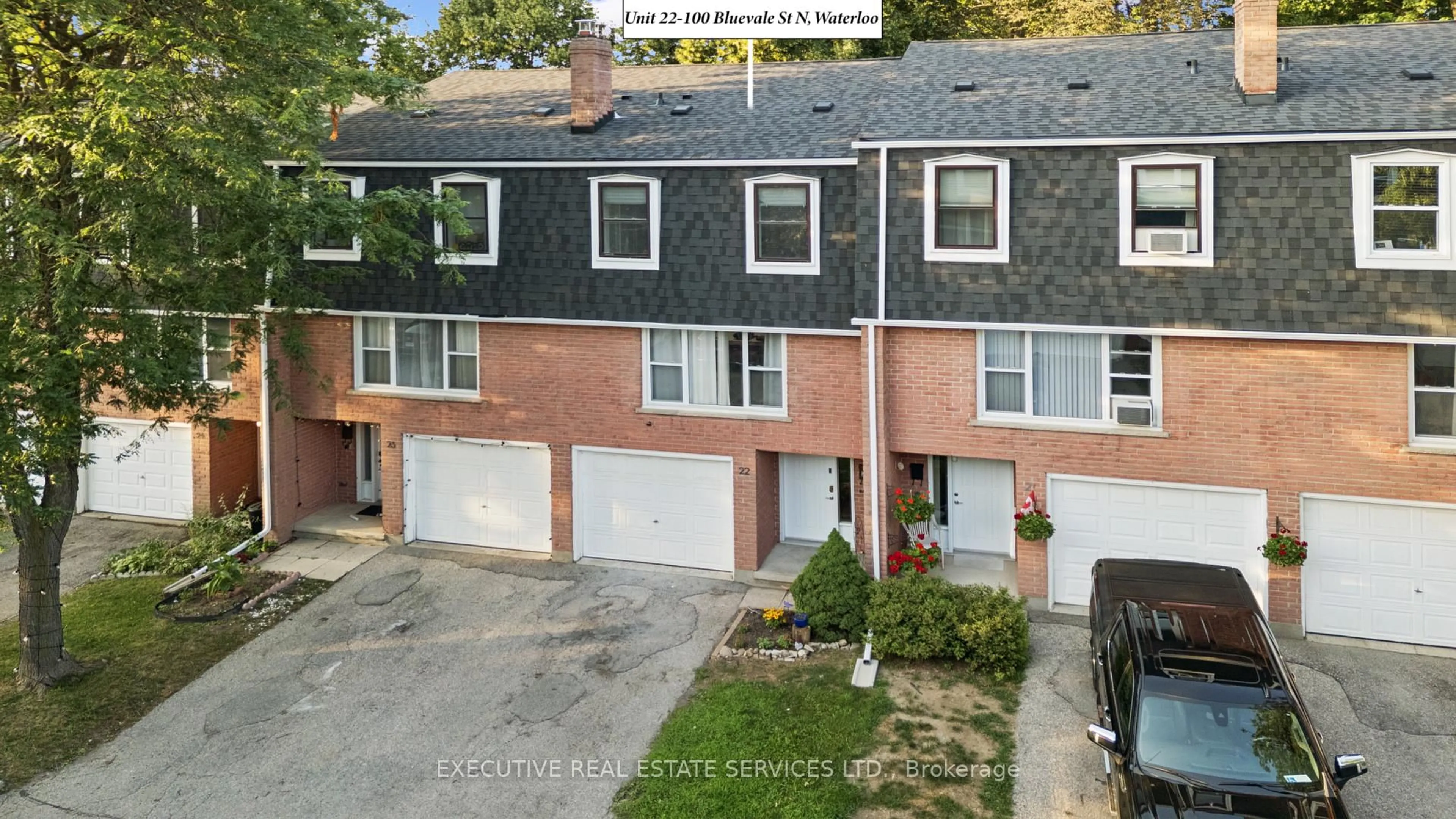 A pic from outside/outdoor area/front of a property/back of a property/a pic from drone, street for 100 Bluevale St #22, Waterloo Ontario N2J 4M9