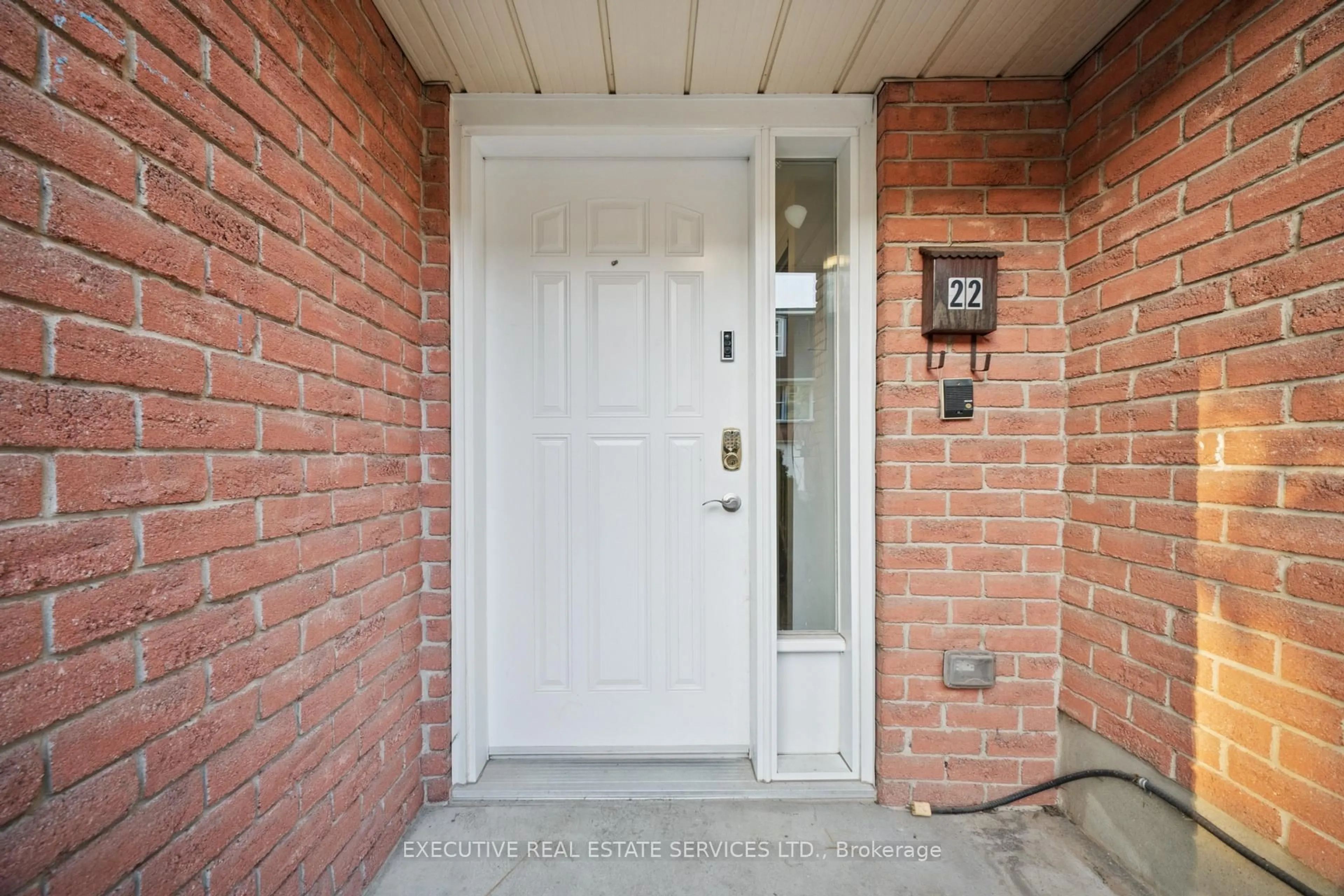 Indoor entryway for 100 Bluevale St #22, Waterloo Ontario N2J 4M9