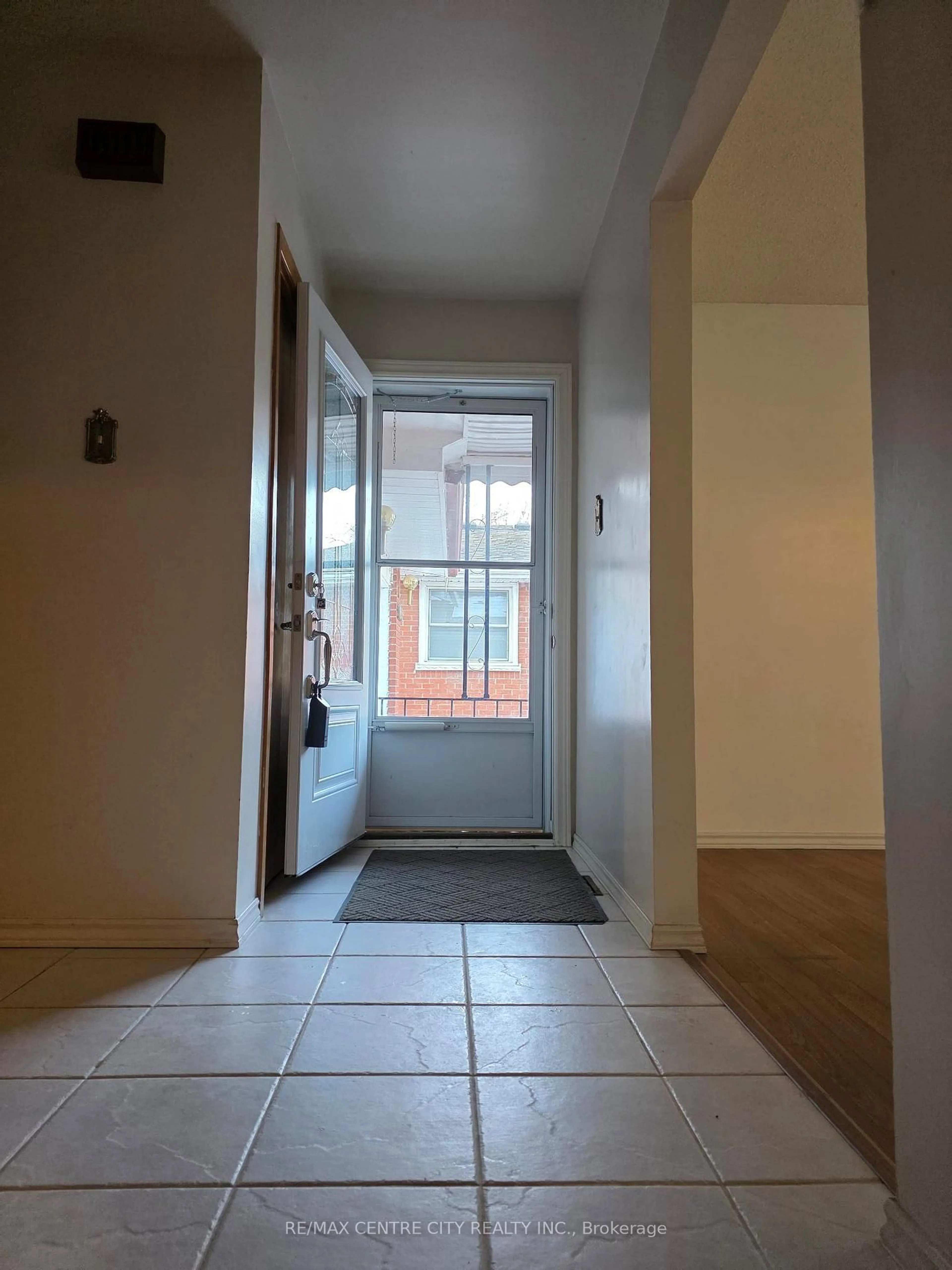 Unknown for 405 Rippleton Rd, London North Ontario N6G 1M3