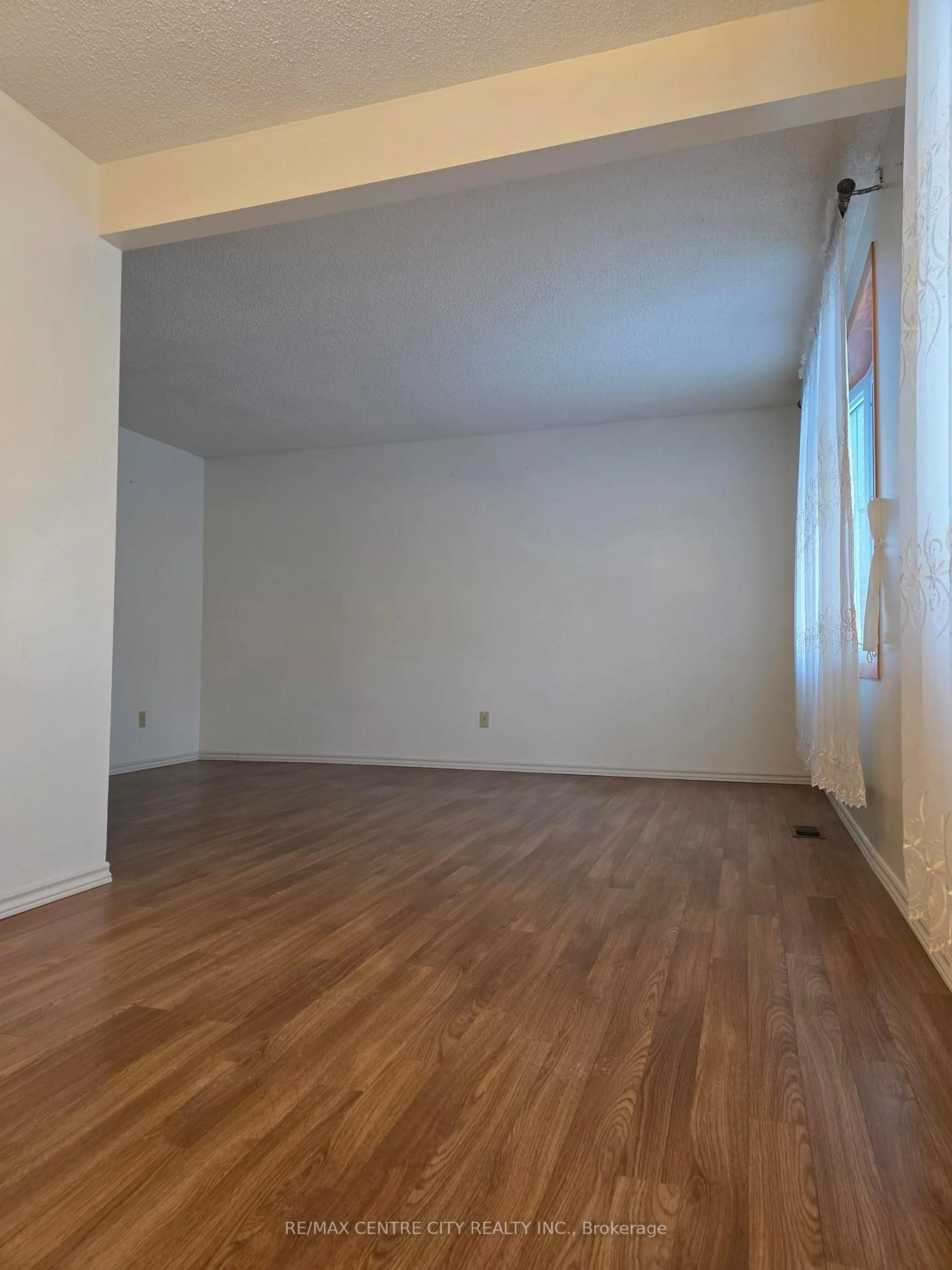 A pic of a room for 405 Rippleton Rd, London North Ontario N6G 1M3