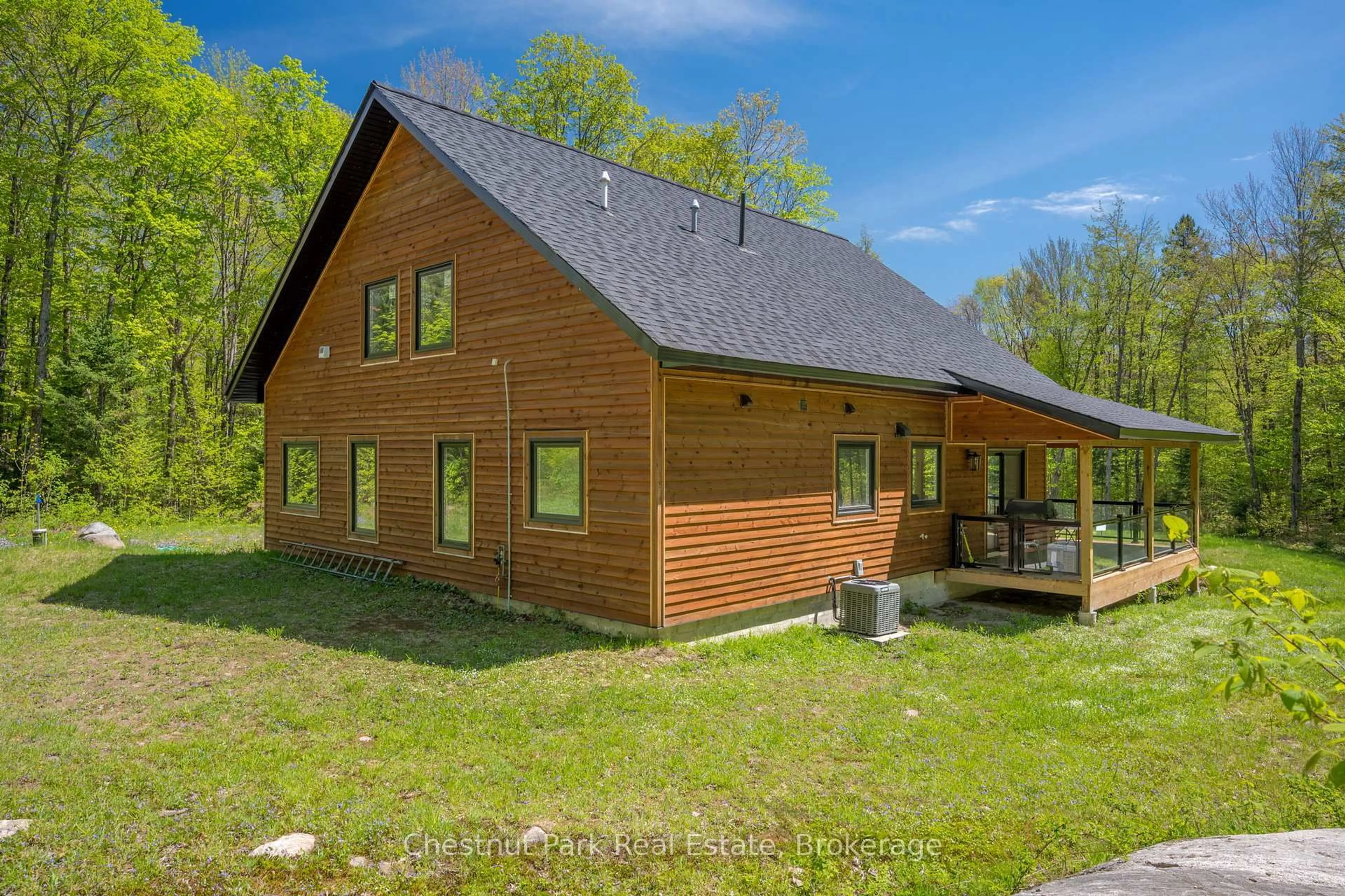 Home with vinyl exterior material, building for 1299 Hekkla Rd, Muskoka Lakes Ontario P0C 1J0