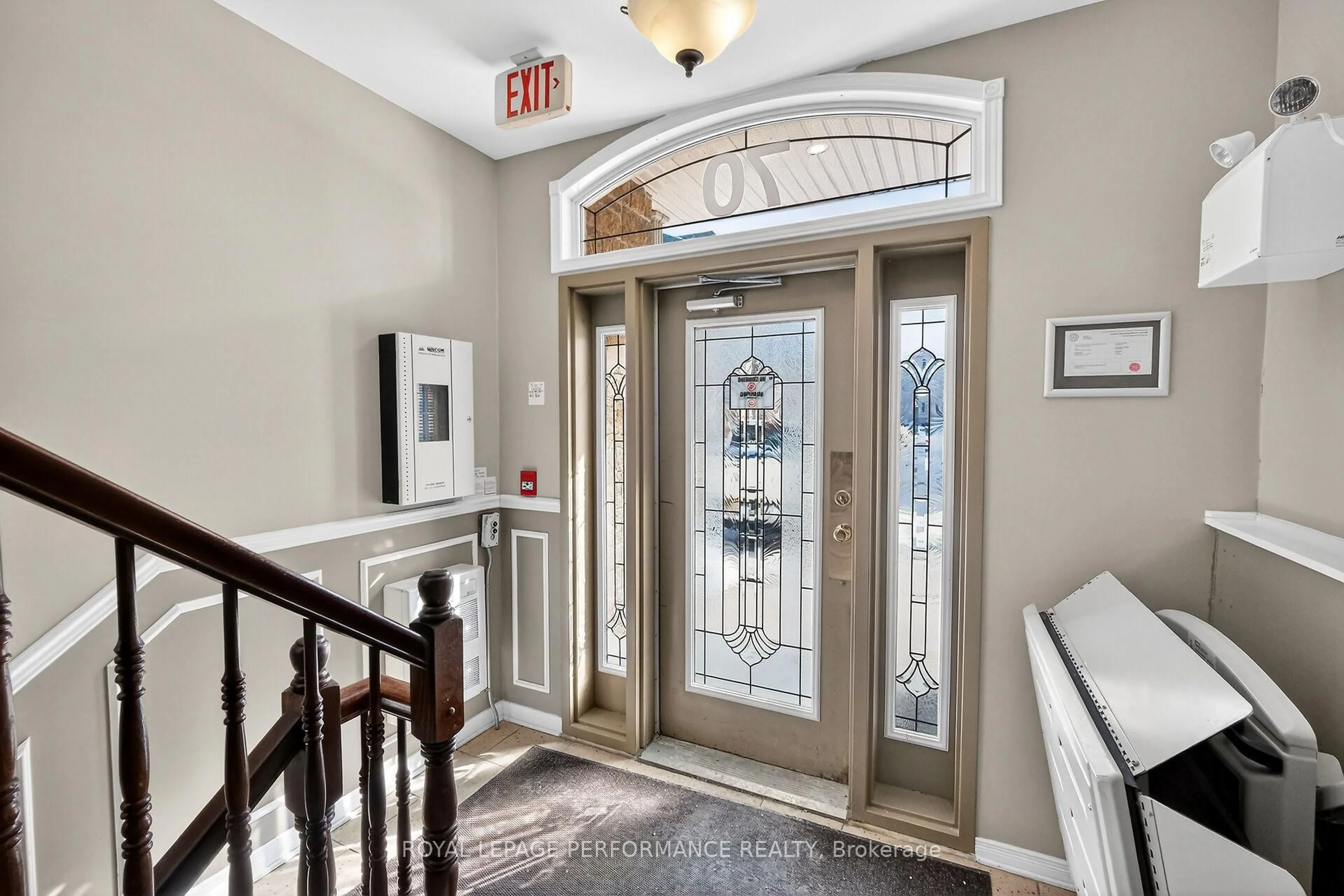 Indoor entryway for 70 Briargate Private #2, Ottawa Ontario K4A 0C3