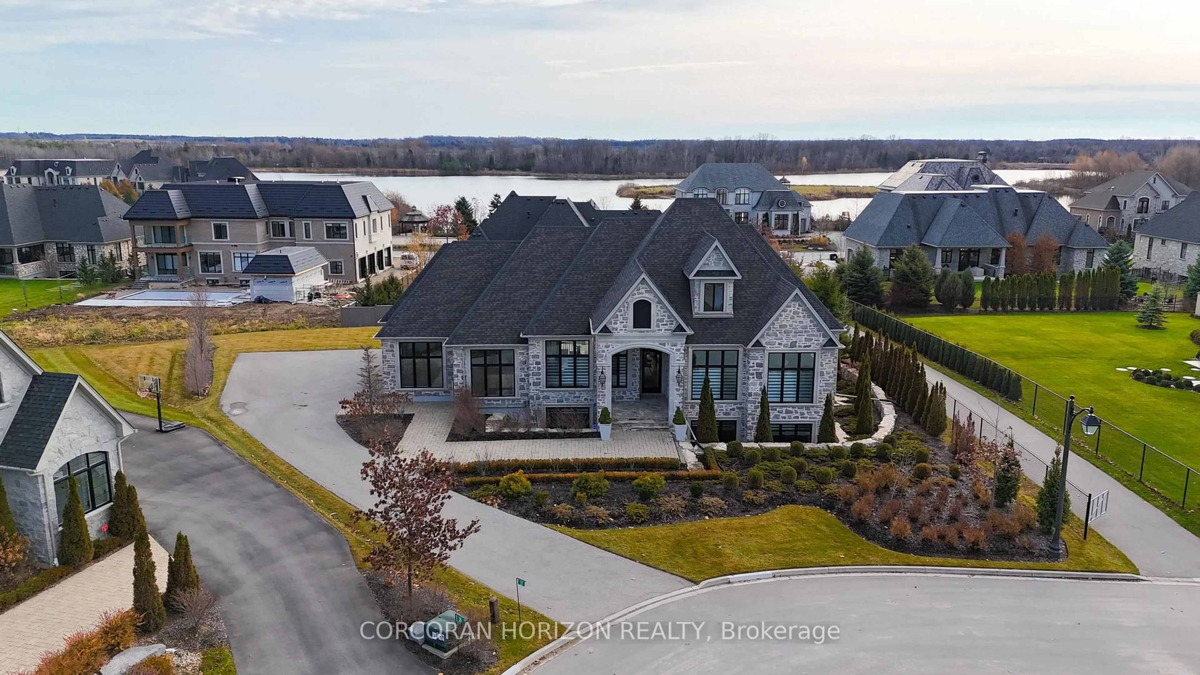 A pic from outside/outdoor area/front of a property/back of a property/a pic from drone, water/lake/river/ocean view for 31 Reid Crt, Puslinch Ontario N0B 2J0