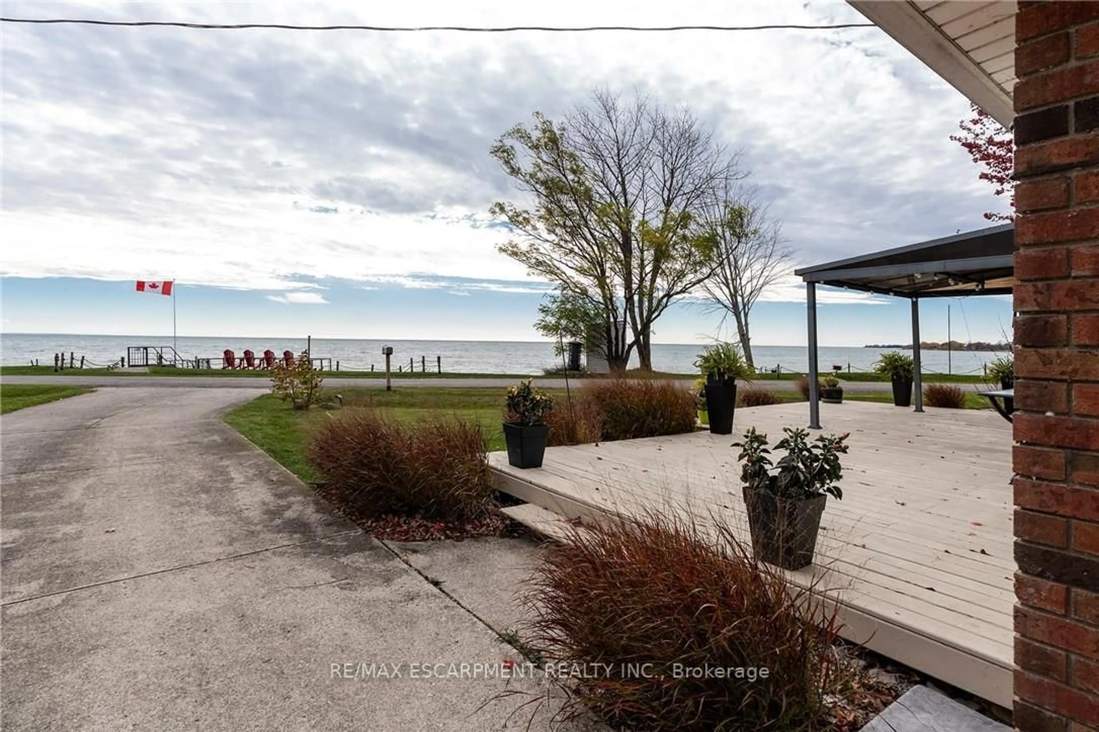 Patio, water/lake/river/ocean view for 577 Edgewater Pl, Haldimand Ontario N1A 2W8