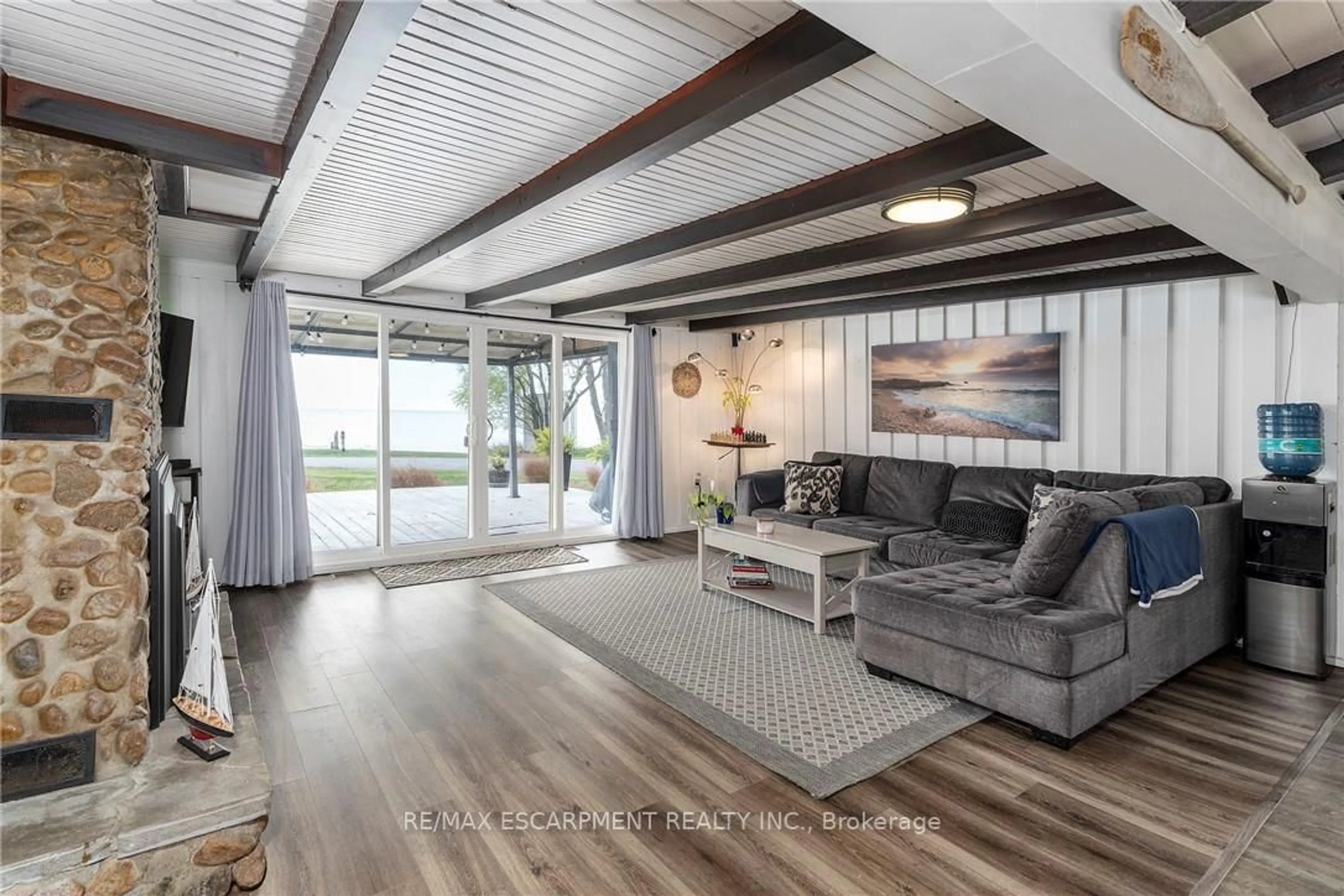 Living room with furniture, unknown for 577 Edgewater Pl, Haldimand Ontario N1A 2W8