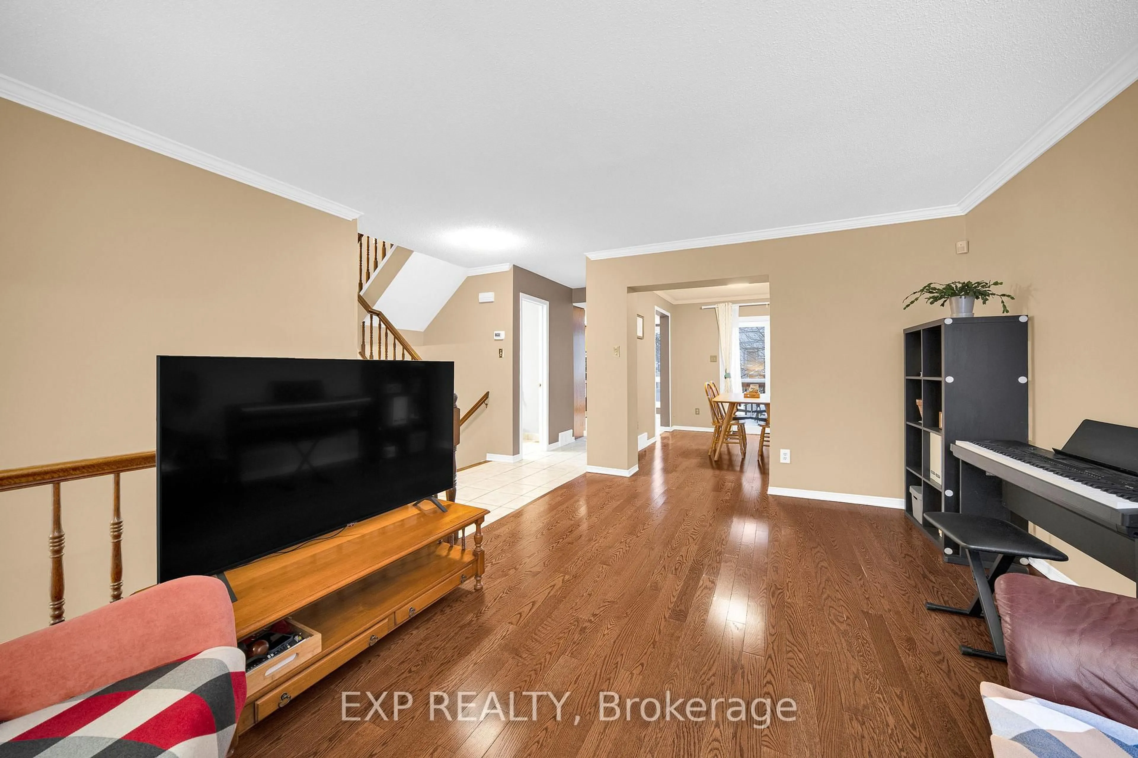 Unknown for 4 Huntersfield Dr, Ottawa Ontario K1T 3E4