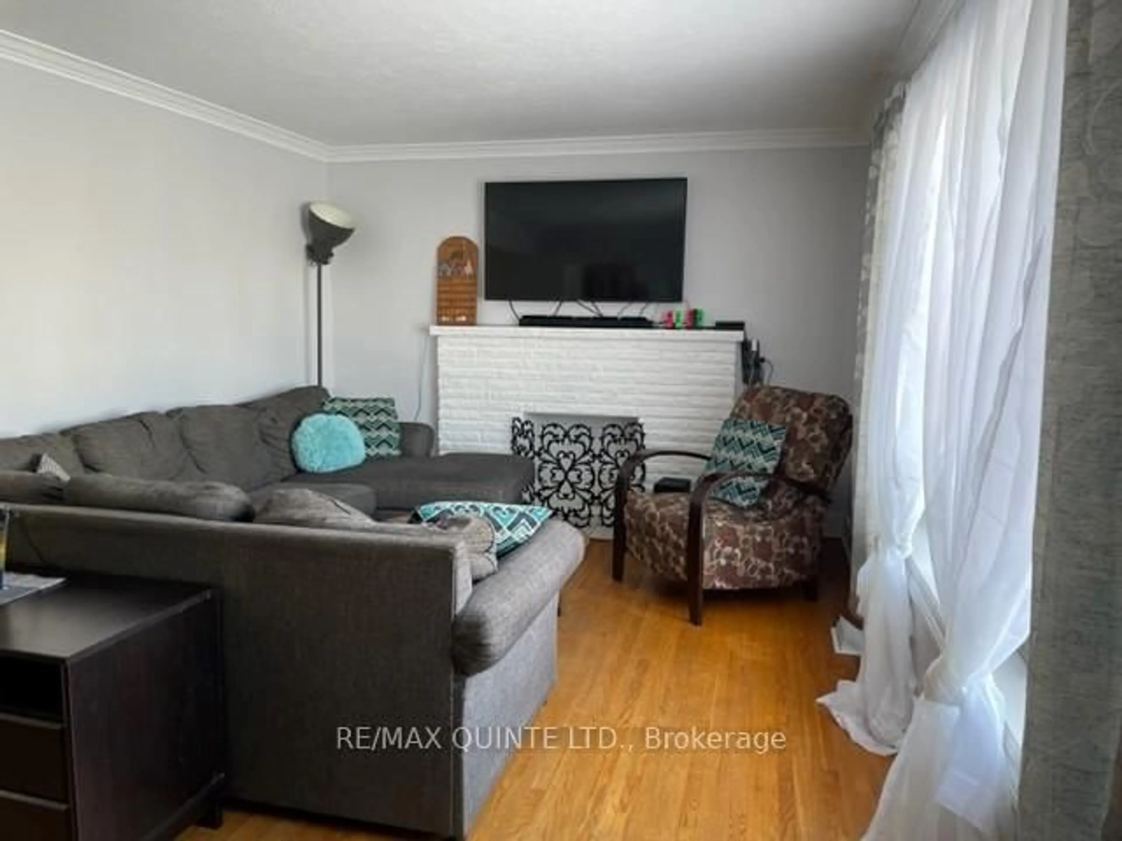 Living room with furniture, wood/laminate floor for 42 Fourth Ave, Quinte West Ontario K8V 5H7