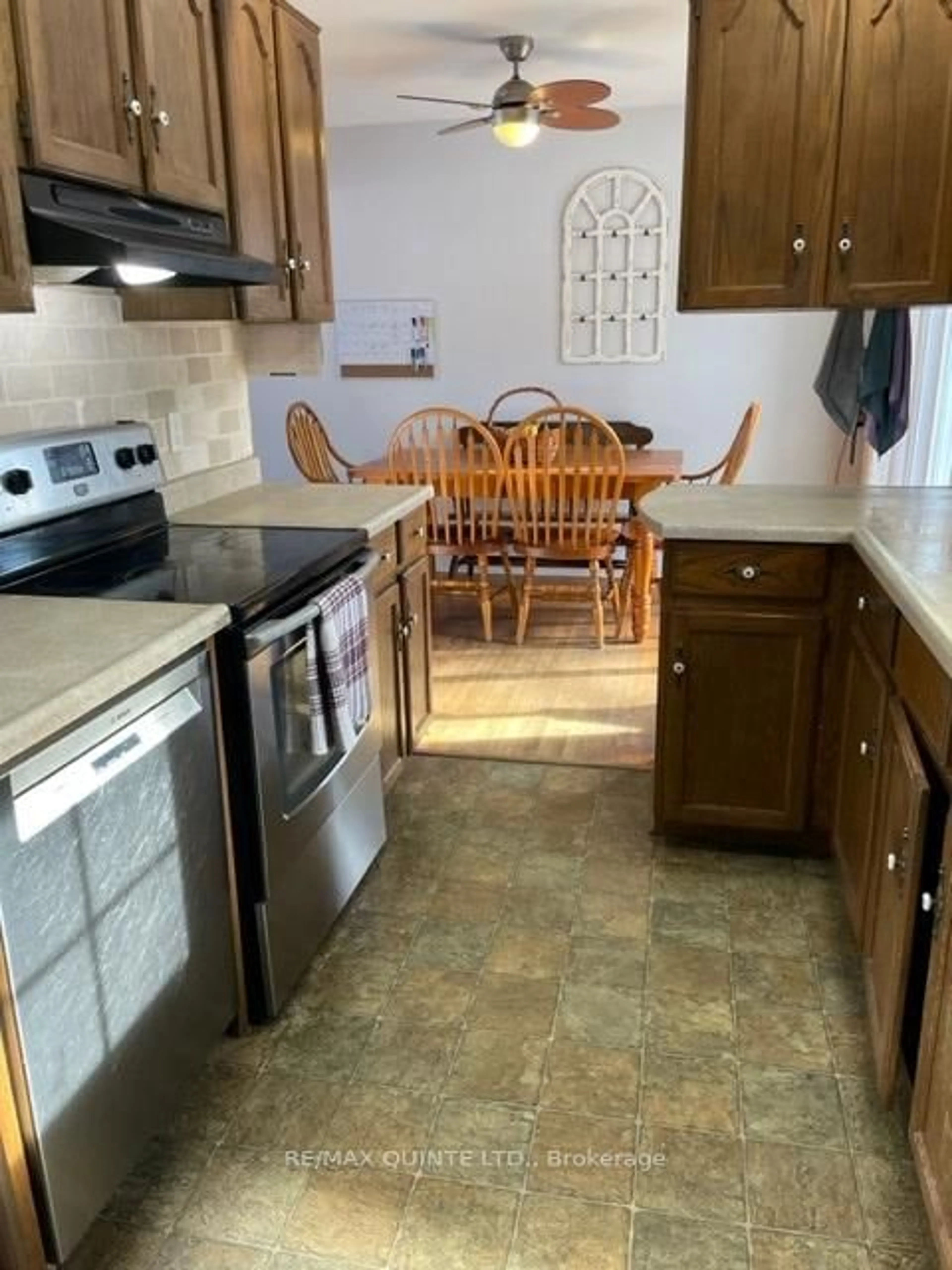 Standard kitchen, ceramic/tile floor for 42 Fourth Ave, Quinte West Ontario K8V 5H7