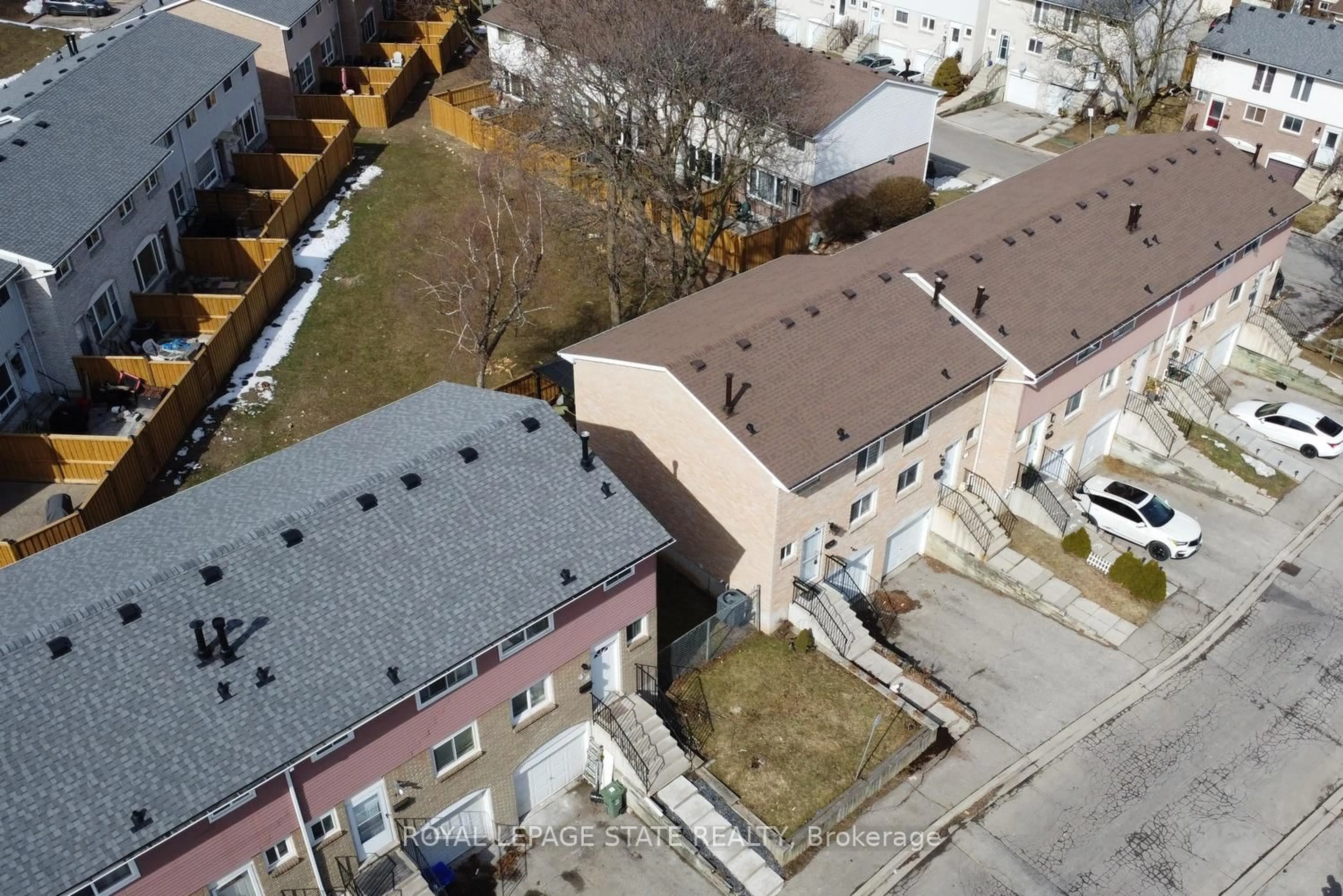 A pic from outside/outdoor area/front of a property/back of a property/a pic from drone, city buildings view from balcony for 120 Quigley Rd #72, Hamilton Ontario L8K 6L4