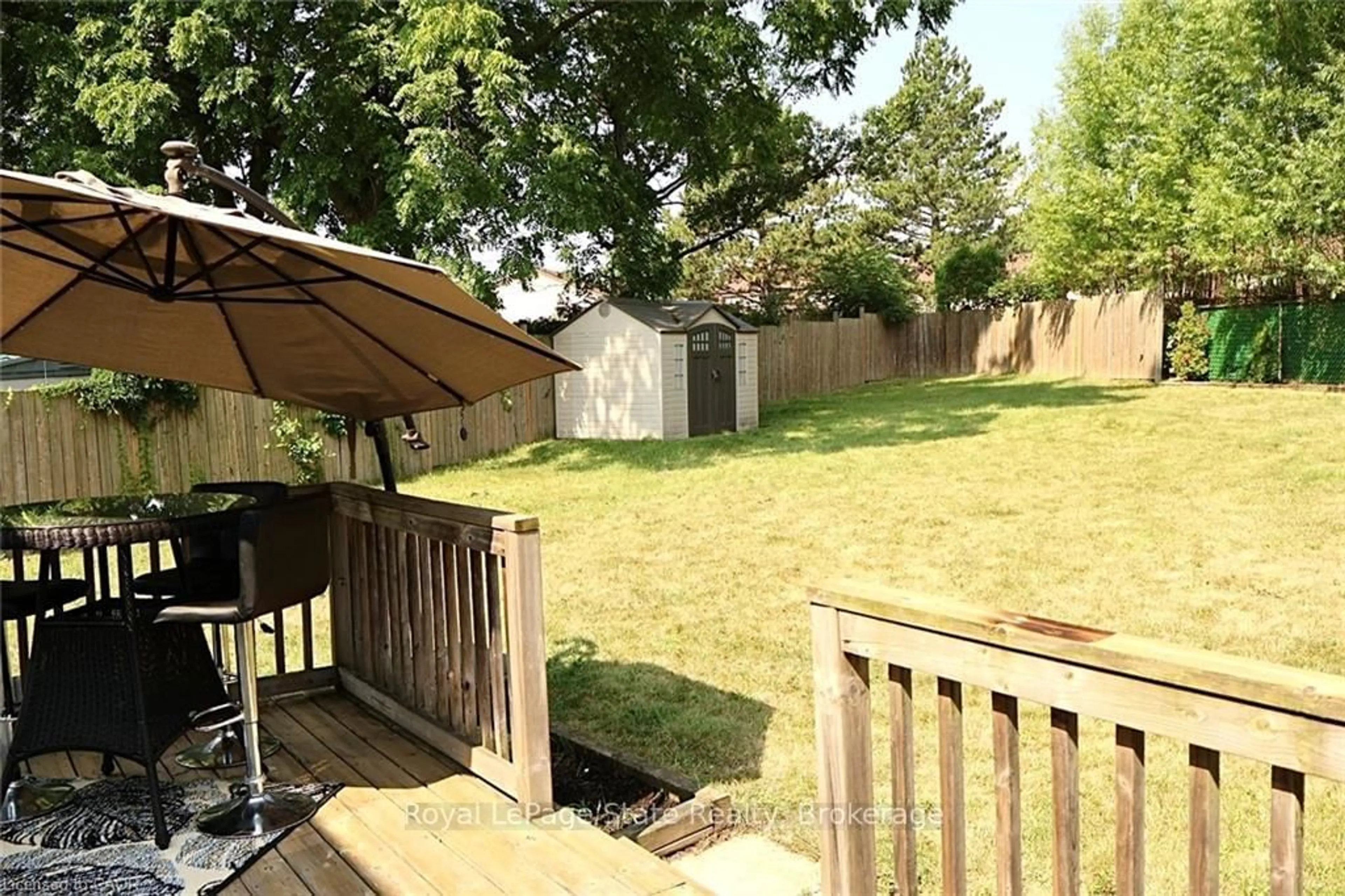 Patio, unknown for 9 Duncairn Crt, Hamilton Ontario L9C 6G2