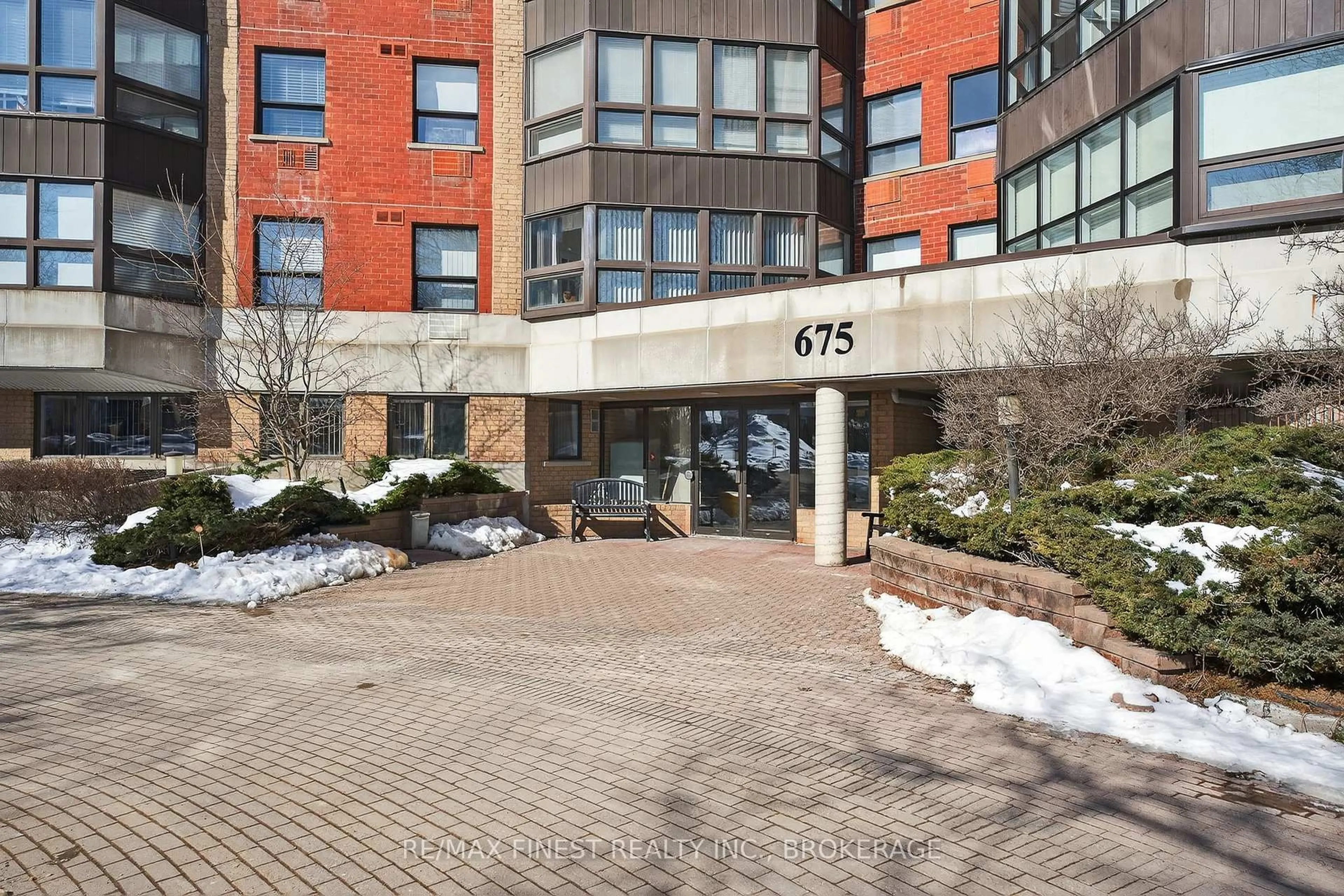 Indoor foyer for 675 Davis Dr #402, Kingston Ontario K7M 8L5