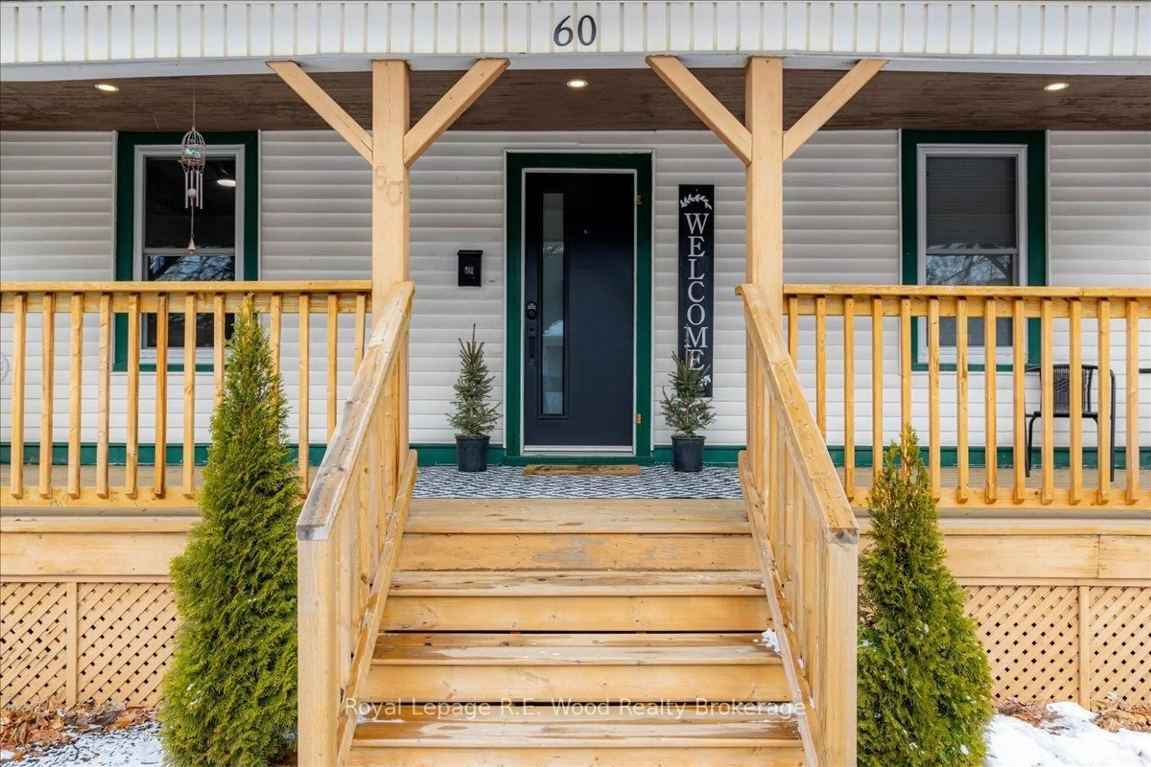 Indoor entryway for 60 Concession St, Tillsonburg Ontario N4G 1P5