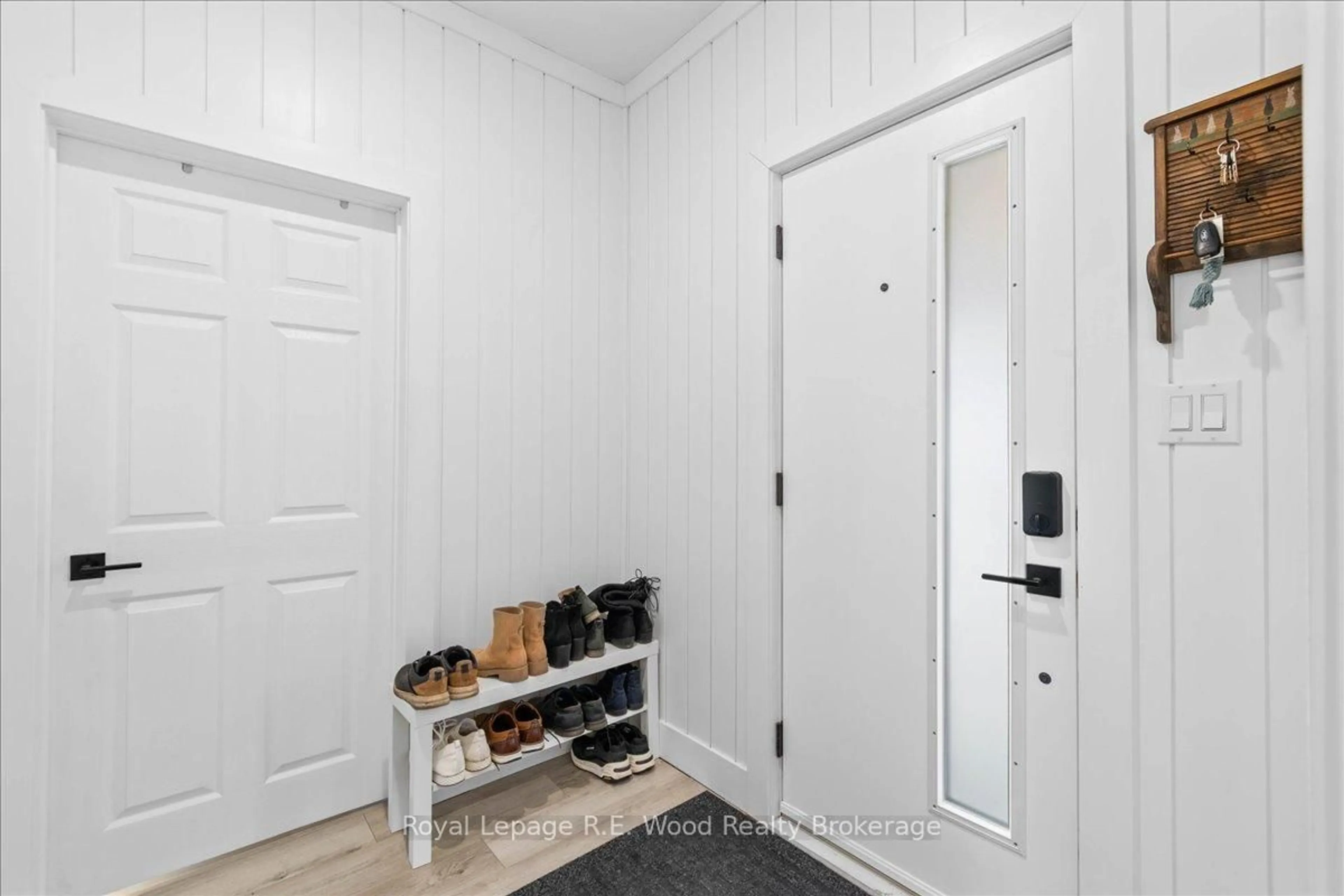 Indoor entryway for 60 Concession St, Tillsonburg Ontario N4G 1P5