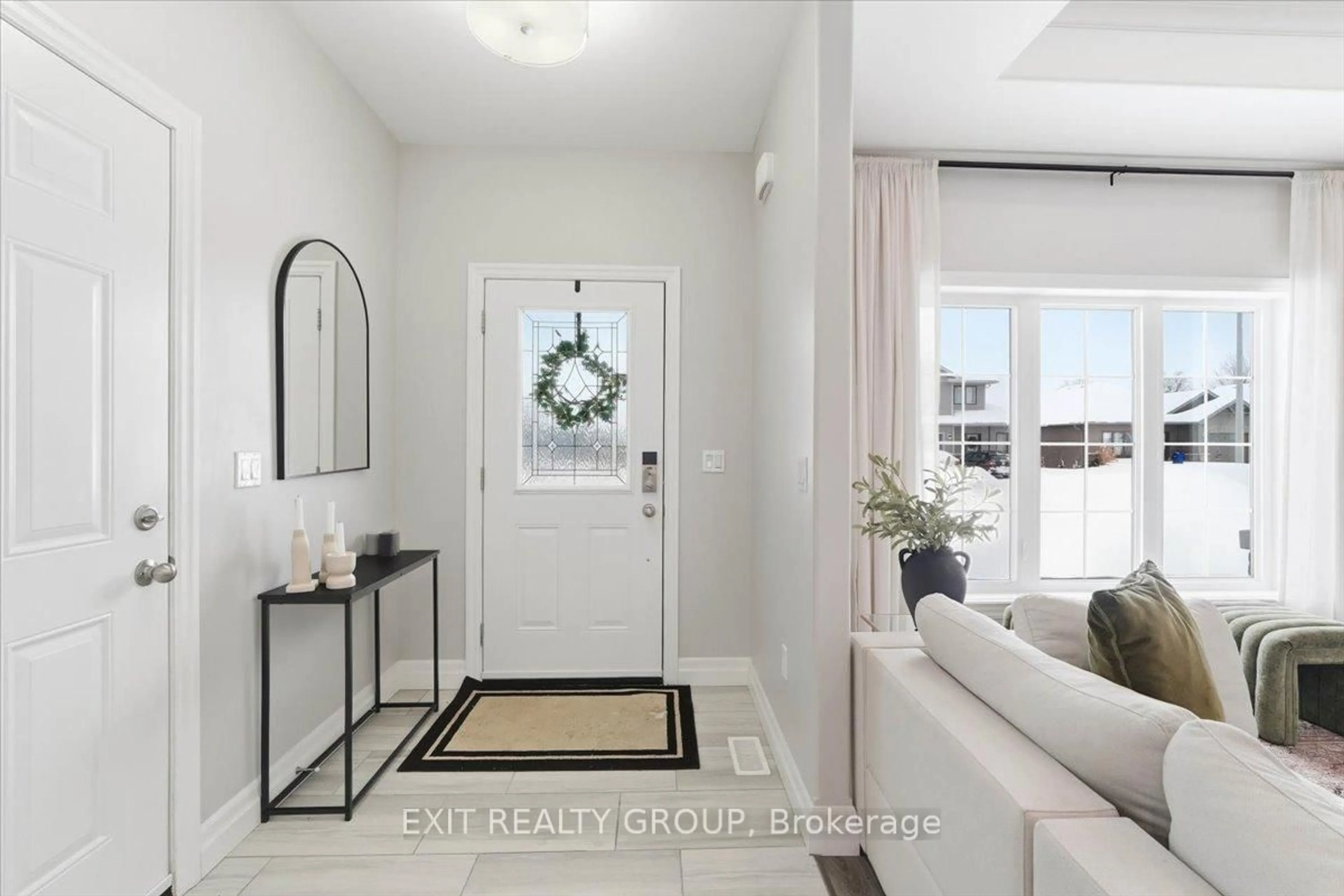 Indoor entryway for 39 Barley Tr, Stirling Ontario K0K 3E0