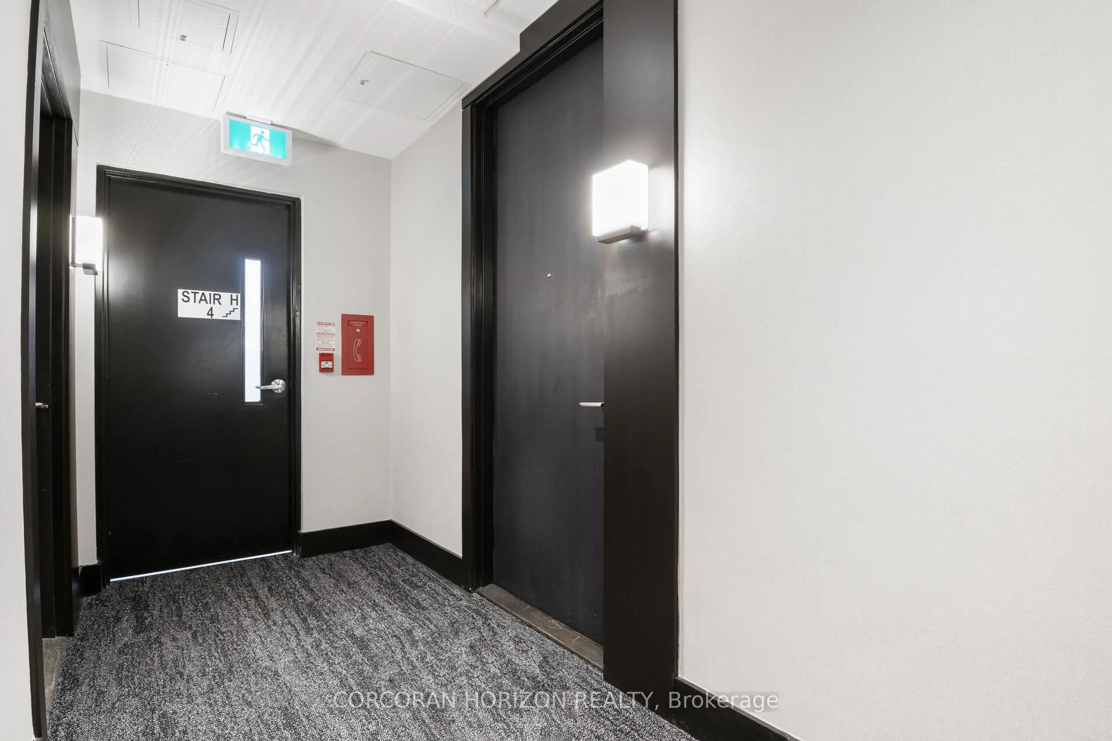 Indoor foyer for 55 Duke St #420, Kitchener Ontario N2H 0C9