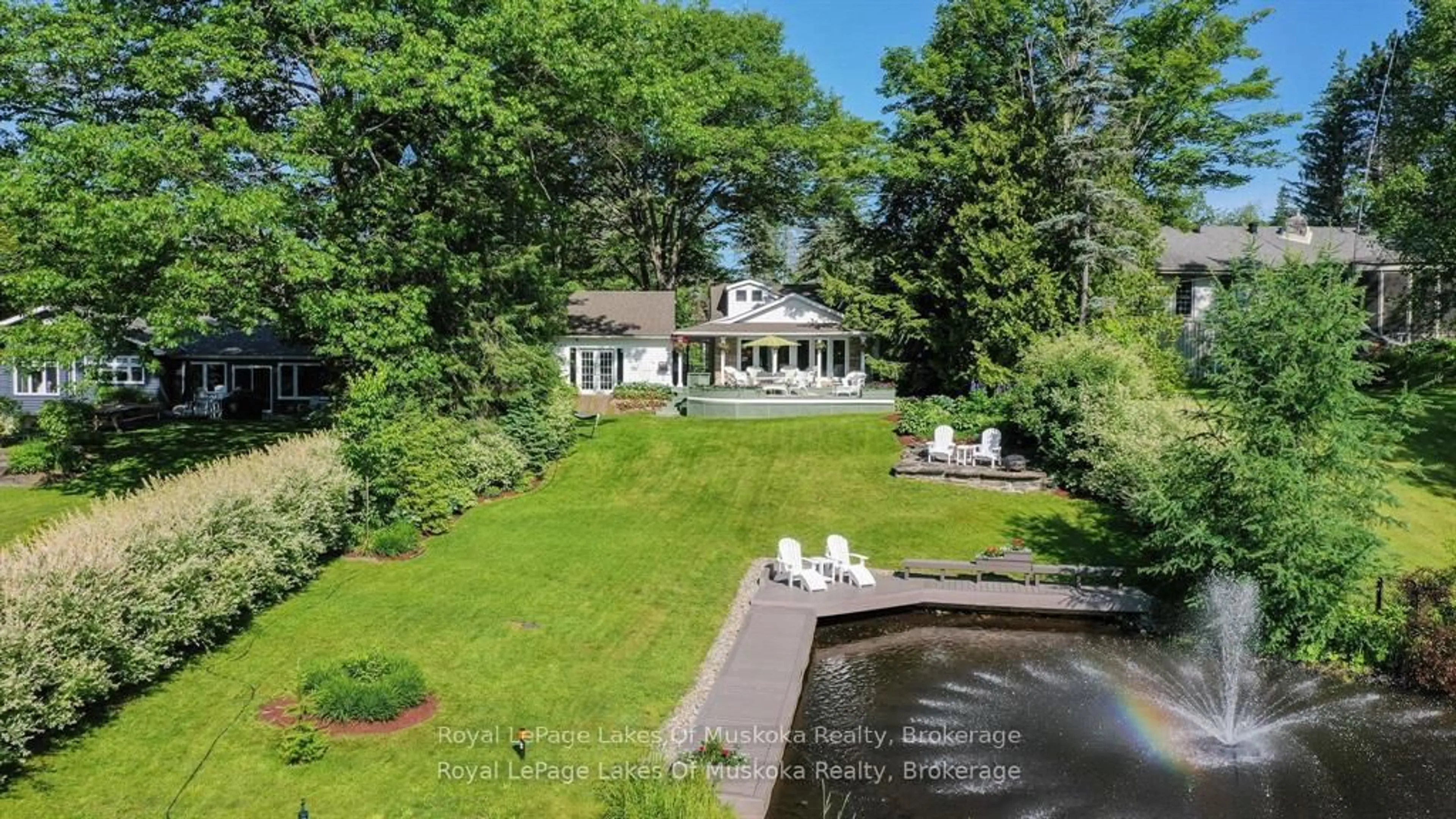 A pic from outside/outdoor area/front of a property/back of a property/a pic from drone, water/lake/river/ocean view for 9 Mountview Ave, Huntsville Ontario P1H 1G8