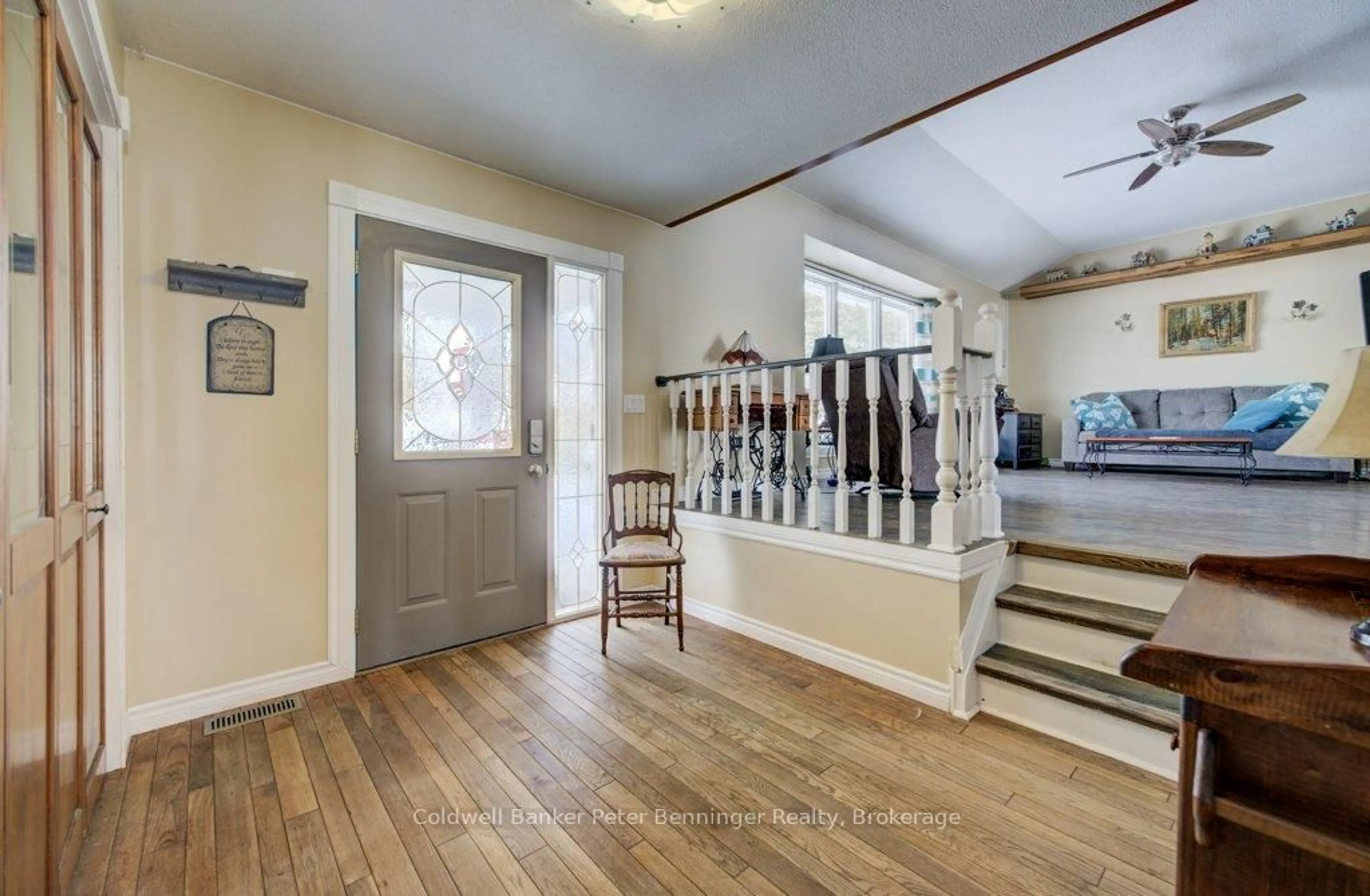 Indoor entryway for 77 2nd Street Cres, Hanover Ontario N4N 3K3