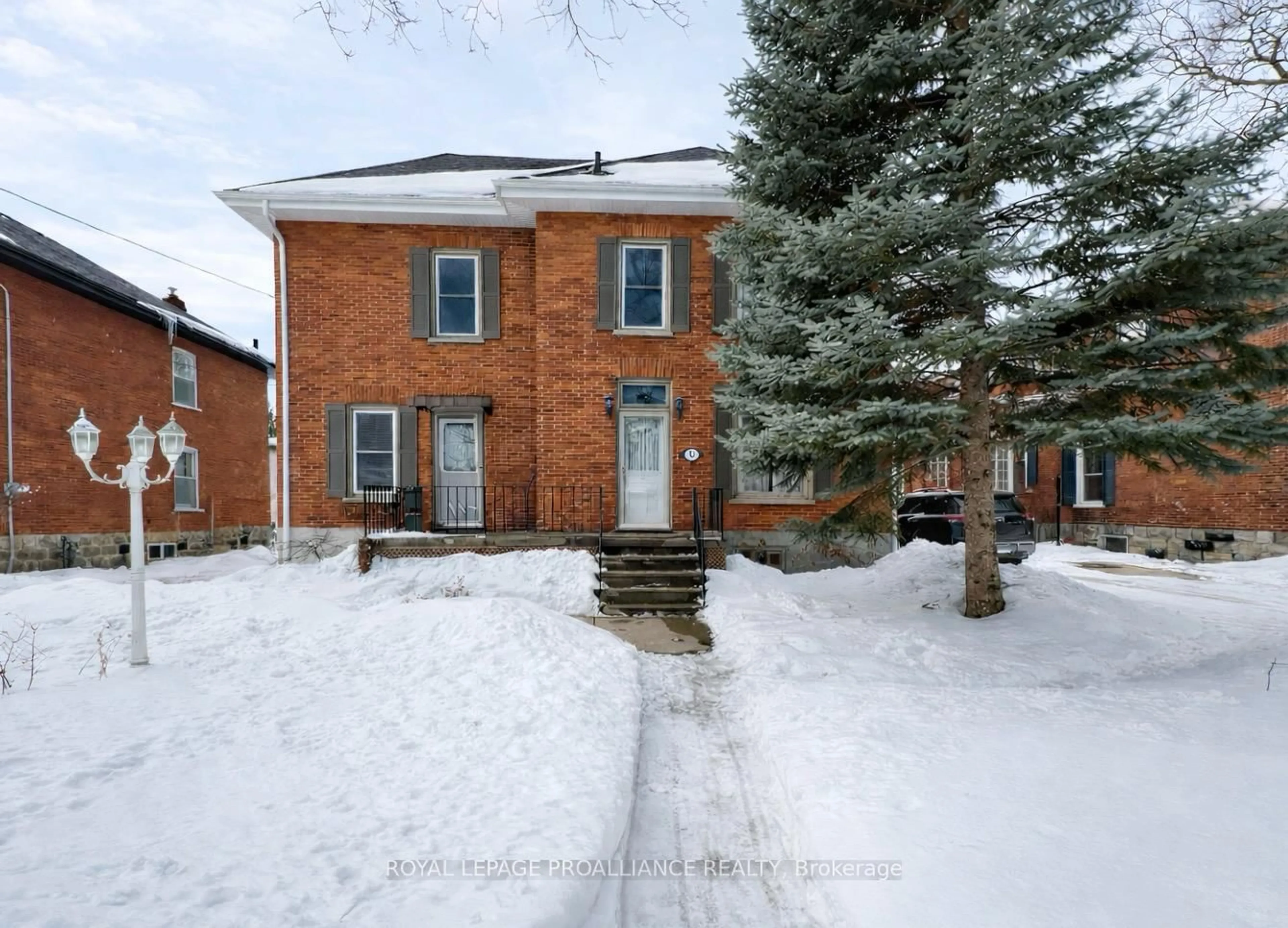 A pic from outside/outdoor area/front of a property/back of a property/a pic from drone, street for 308 Bleecker Ave, Belleville Ontario K8N 3V4