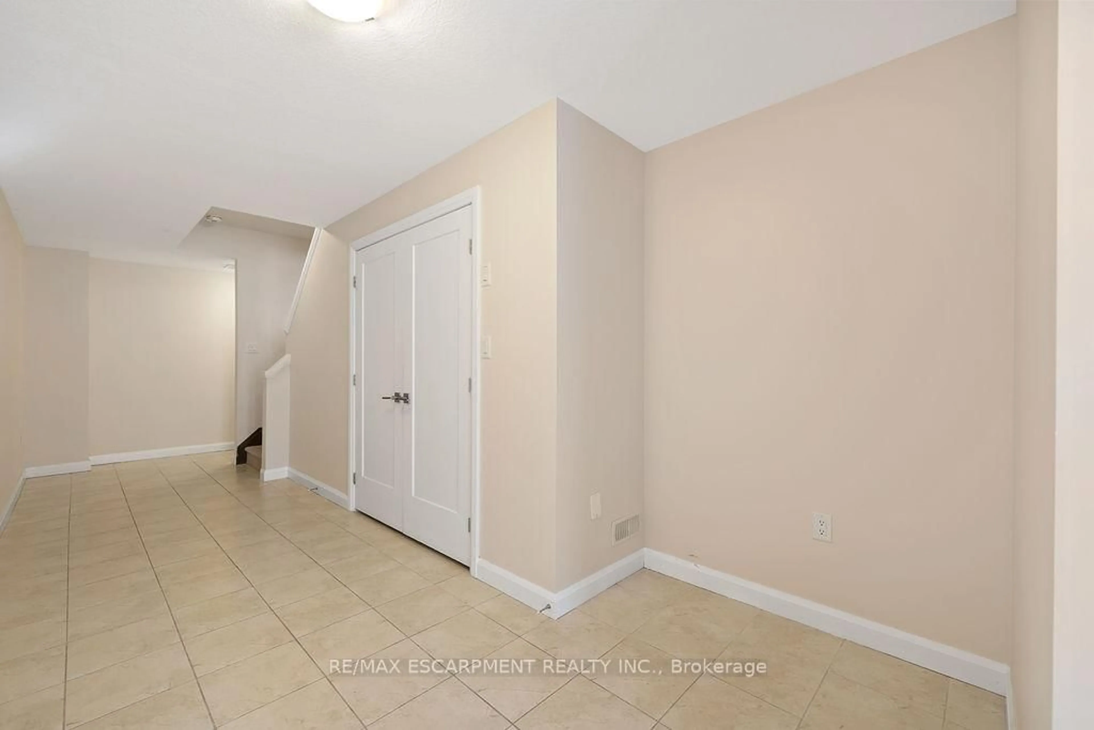 Unknown for 1169 Garner Rd #33, Hamilton Ontario L9G 0G8