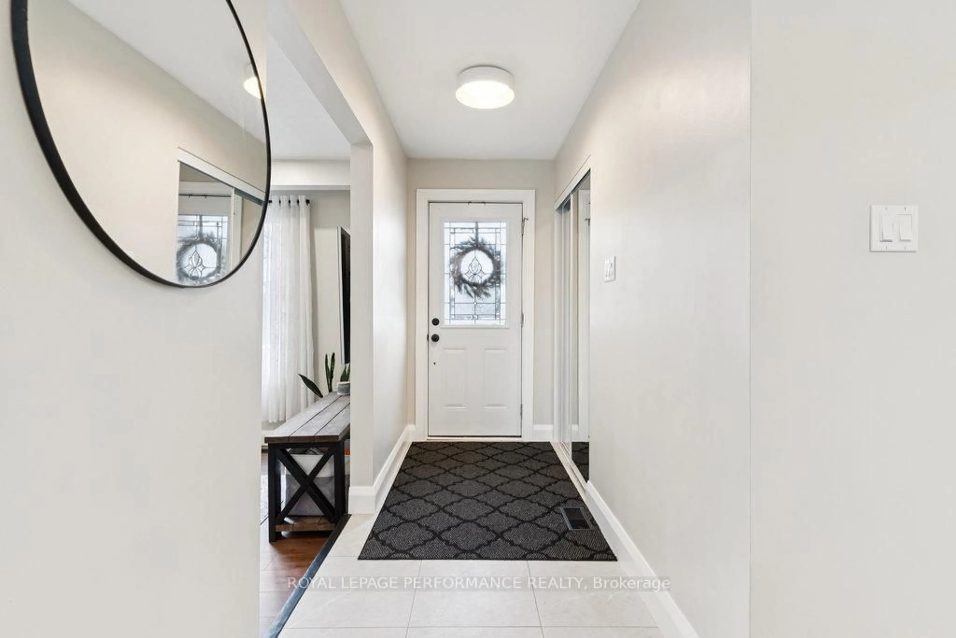 Indoor entryway for 21 Menard St, Russell Ontario K0A 1W1