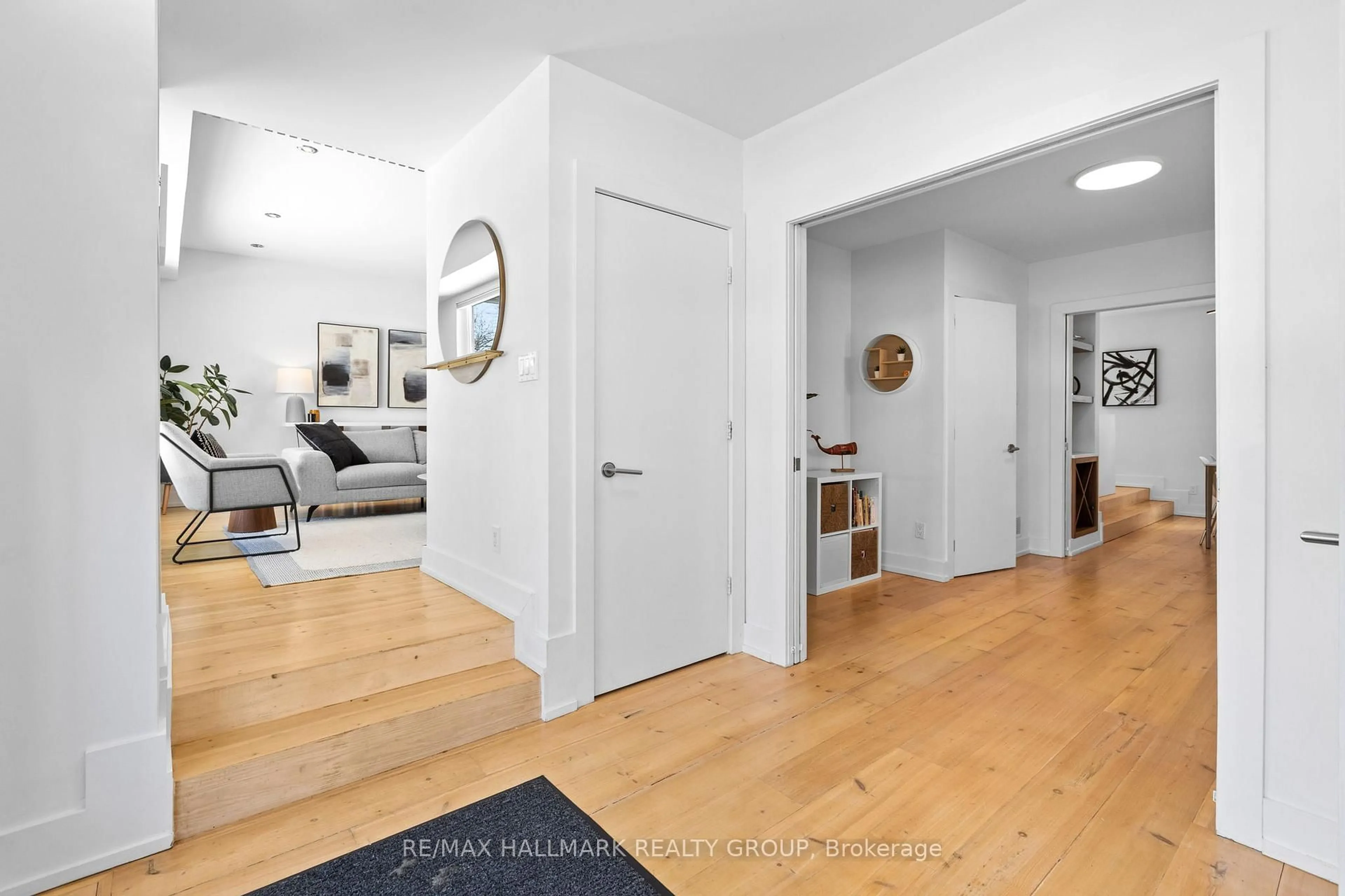 Indoor entryway for 330 Winona Ave, Ottawa Ontario K1Z 5H4