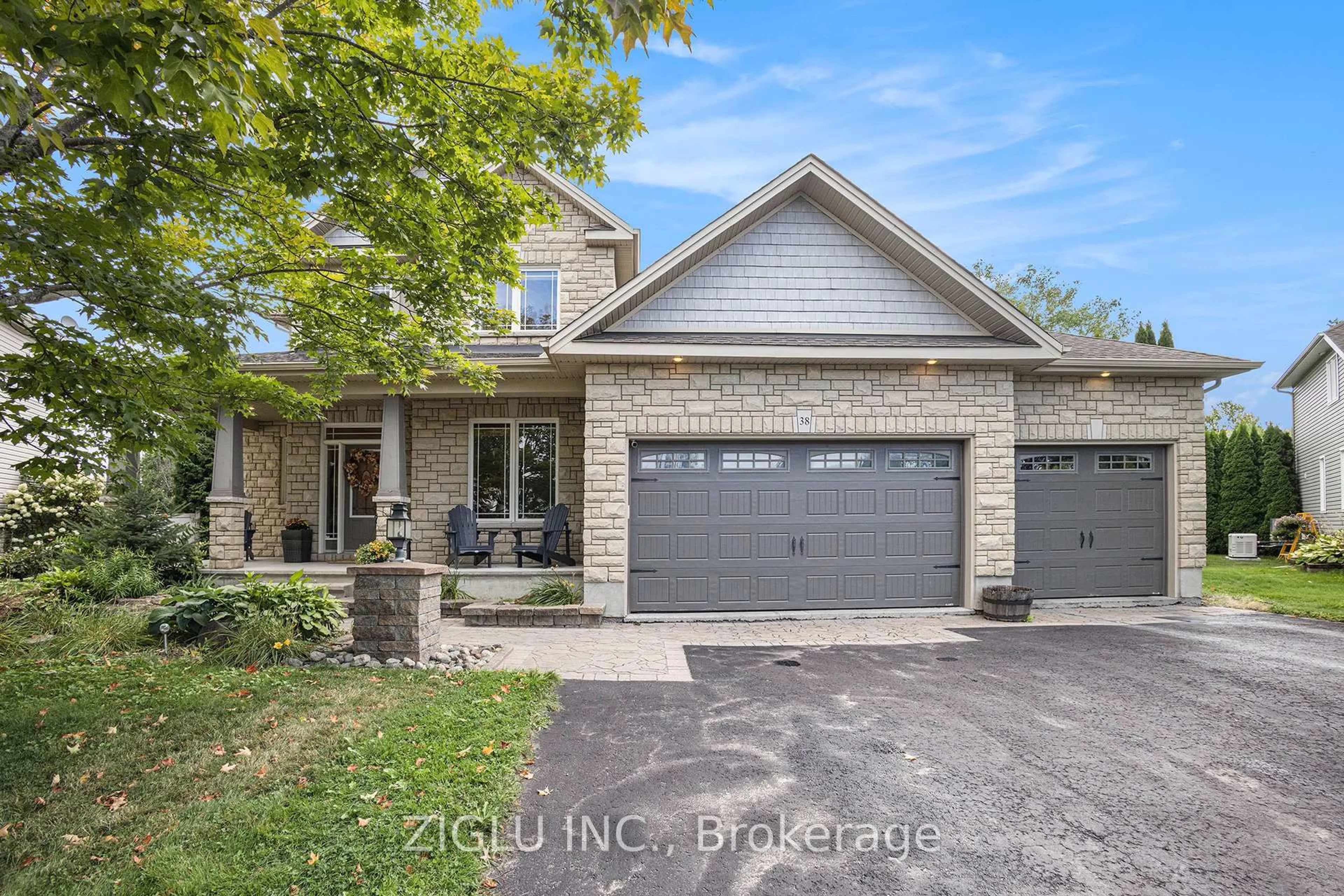 Home with brick exterior material, street for 38 Oradea Cres, Richmond Ontario K0A 2Z0