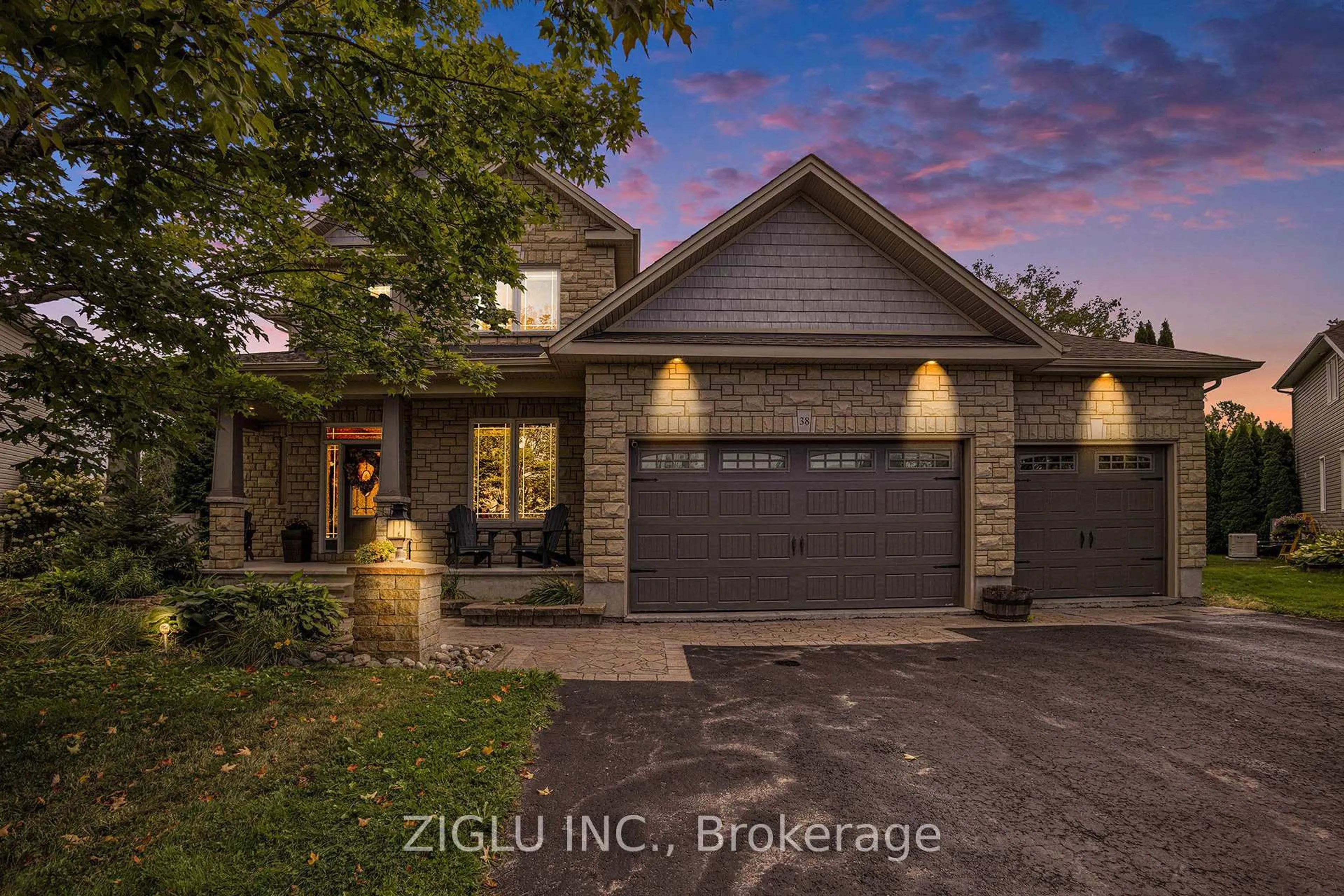 Home with brick exterior material, street for 38 Oradea Cres, Richmond Ontario K0A 2Z0