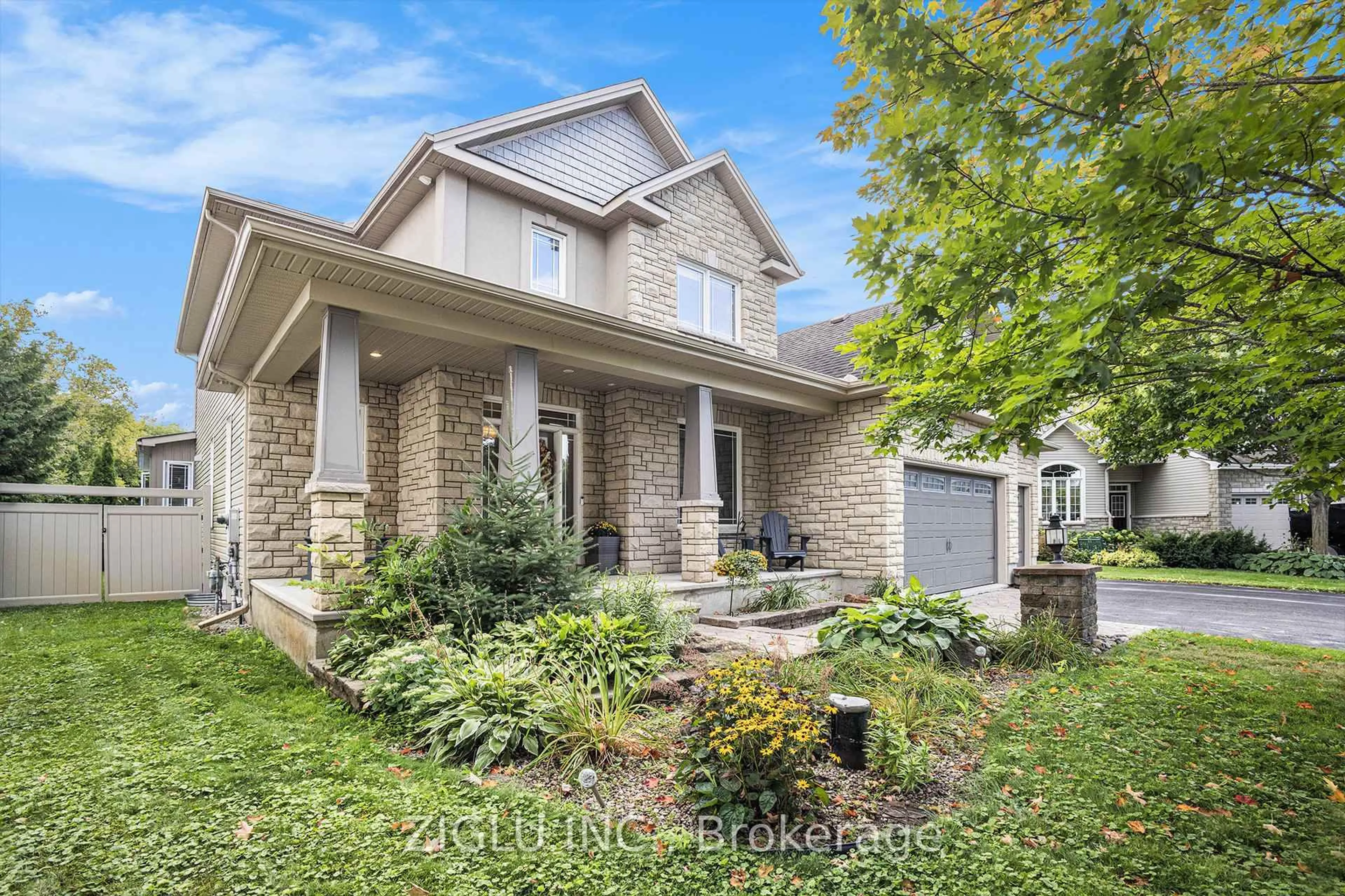 Home with brick exterior material, street for 38 Oradea Cres, Richmond Ontario K0A 2Z0