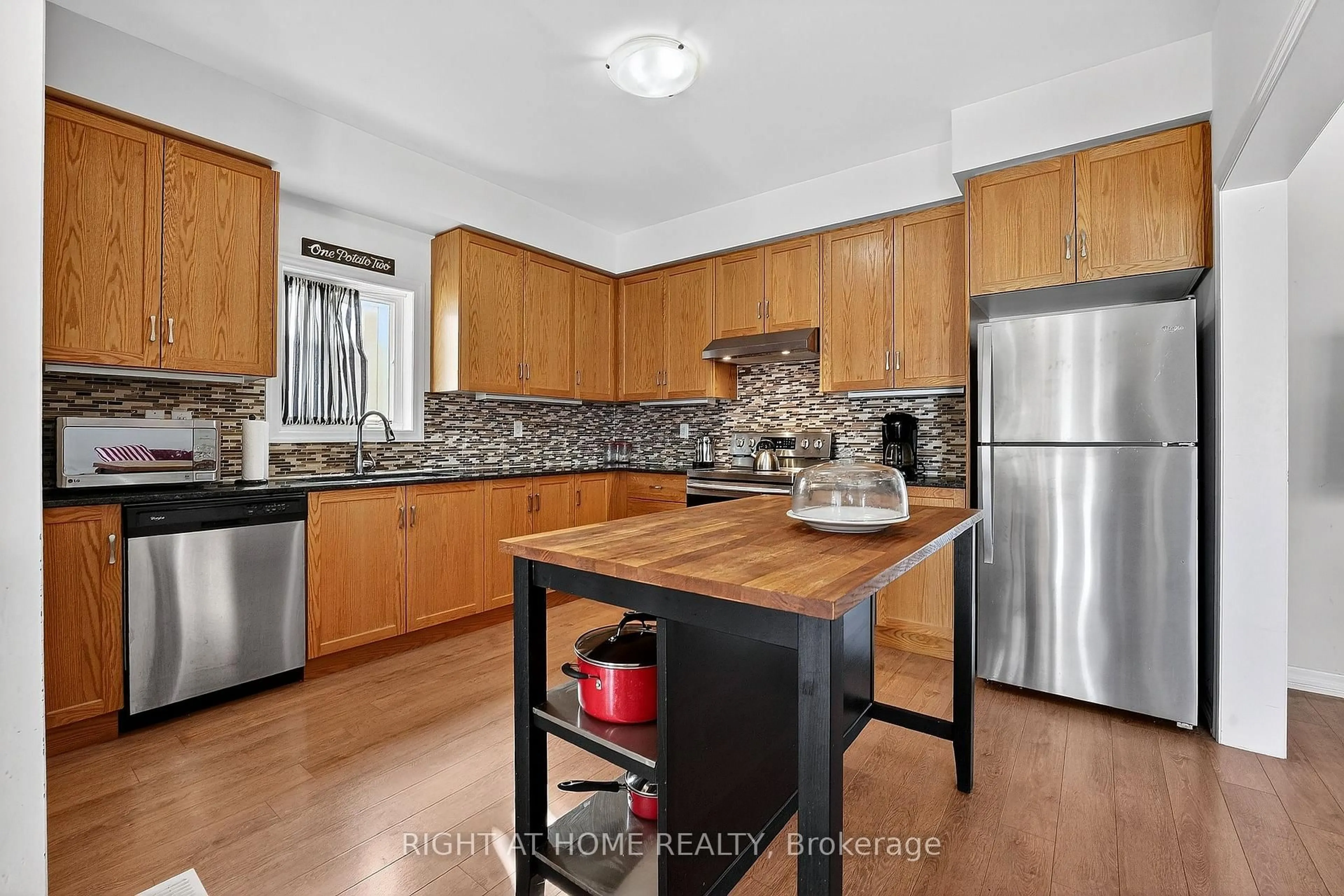 Open concept kitchen, unknown for 48 Cannery Dr, Niagara-on-the-Lake Ontario L0S 1J1